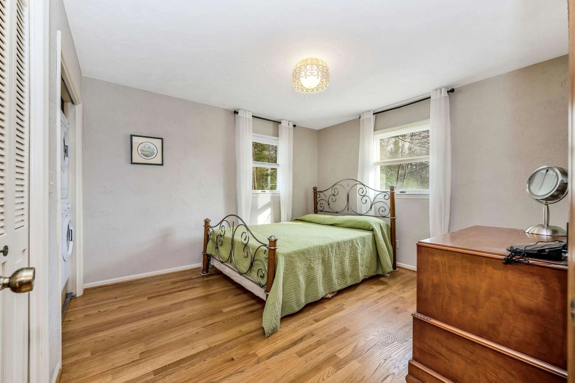 Image number 5 for the current listing