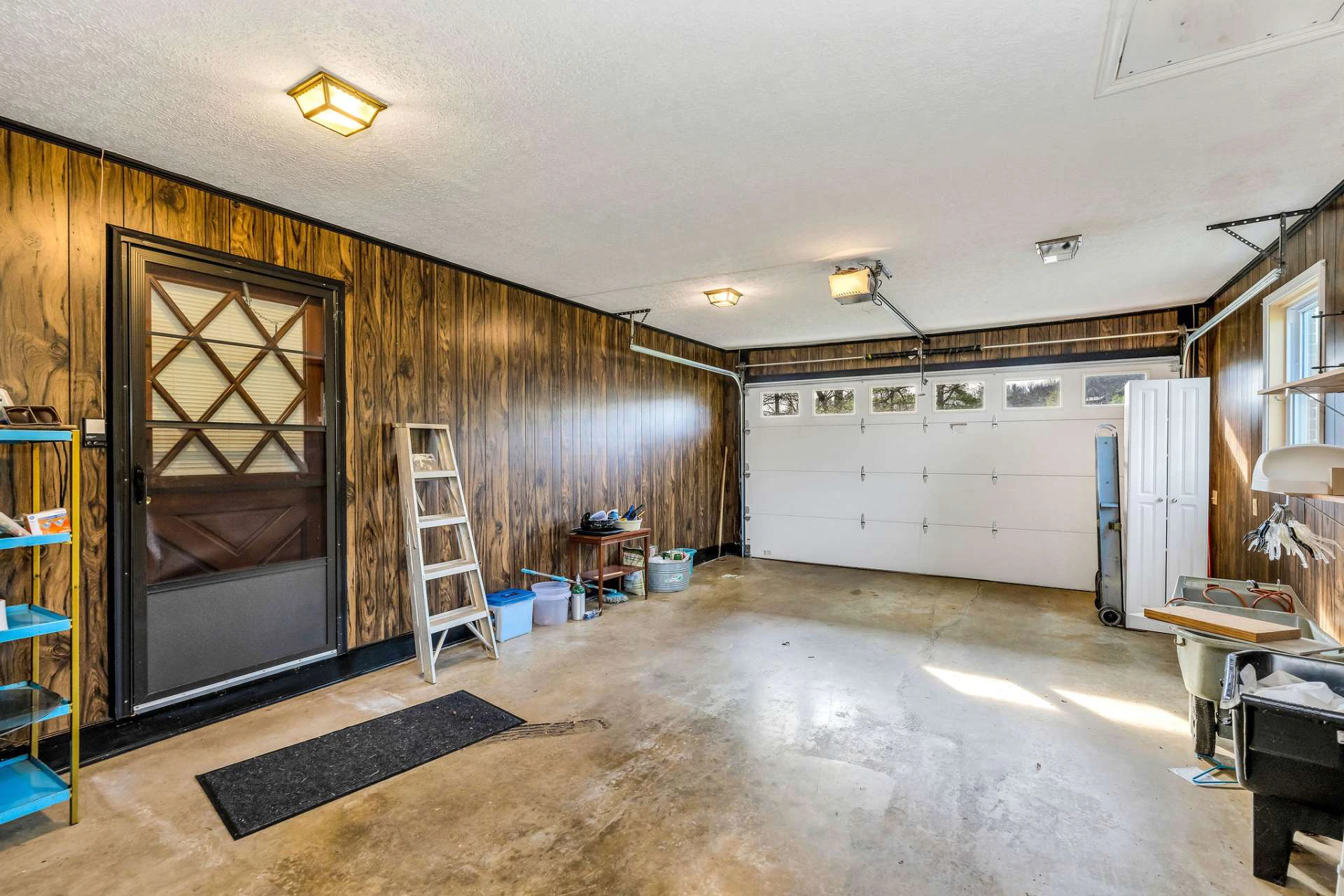 Image number 11 for the current listing