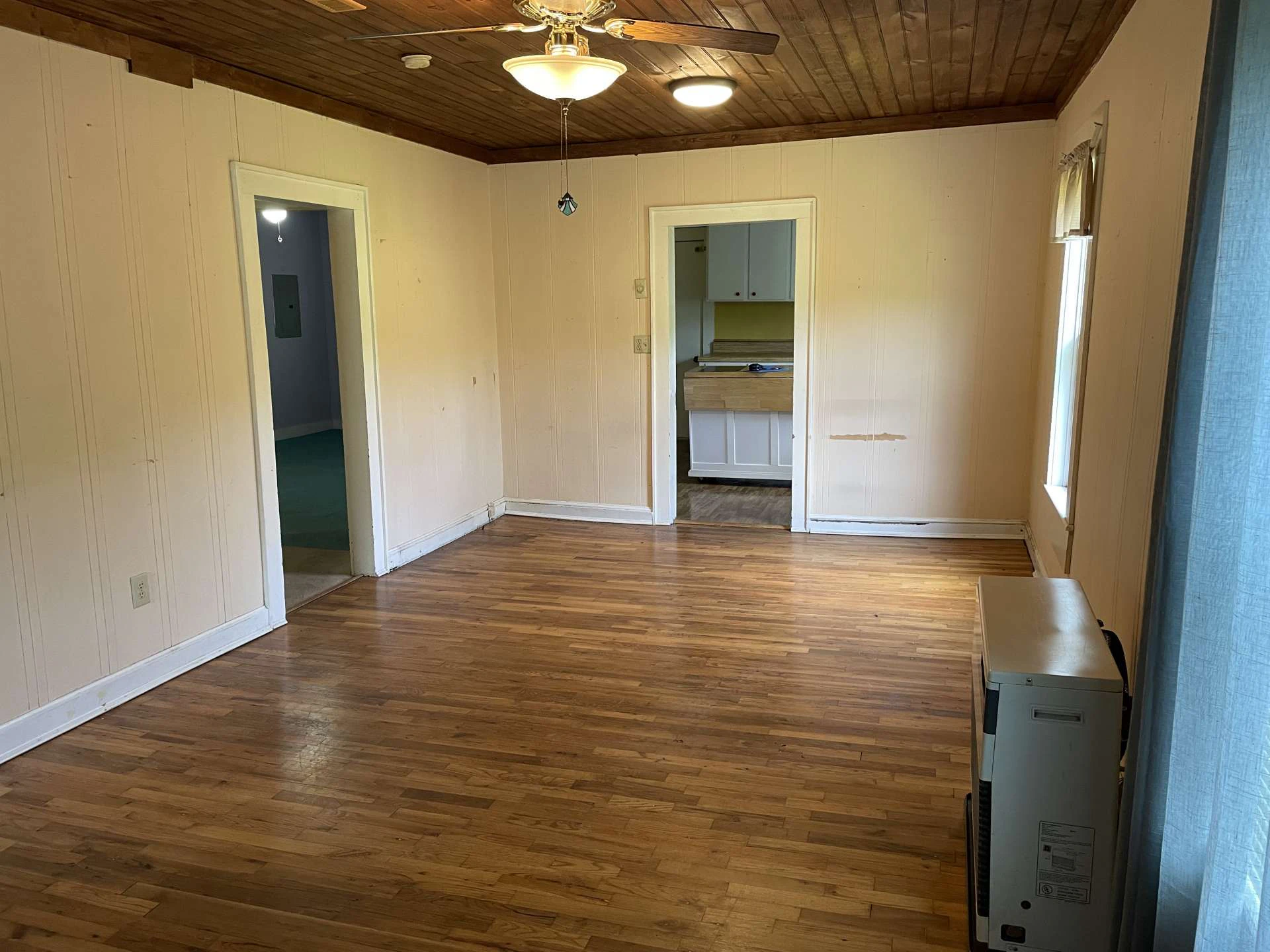 Image number 14 for the current listing