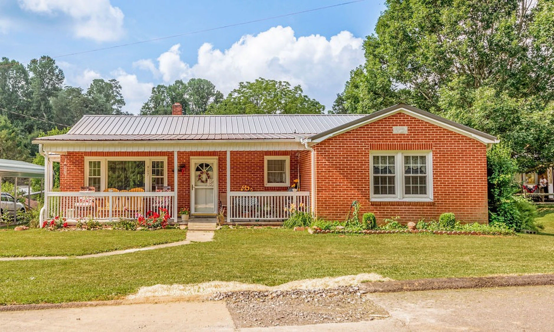 Image number 1 for the current listing