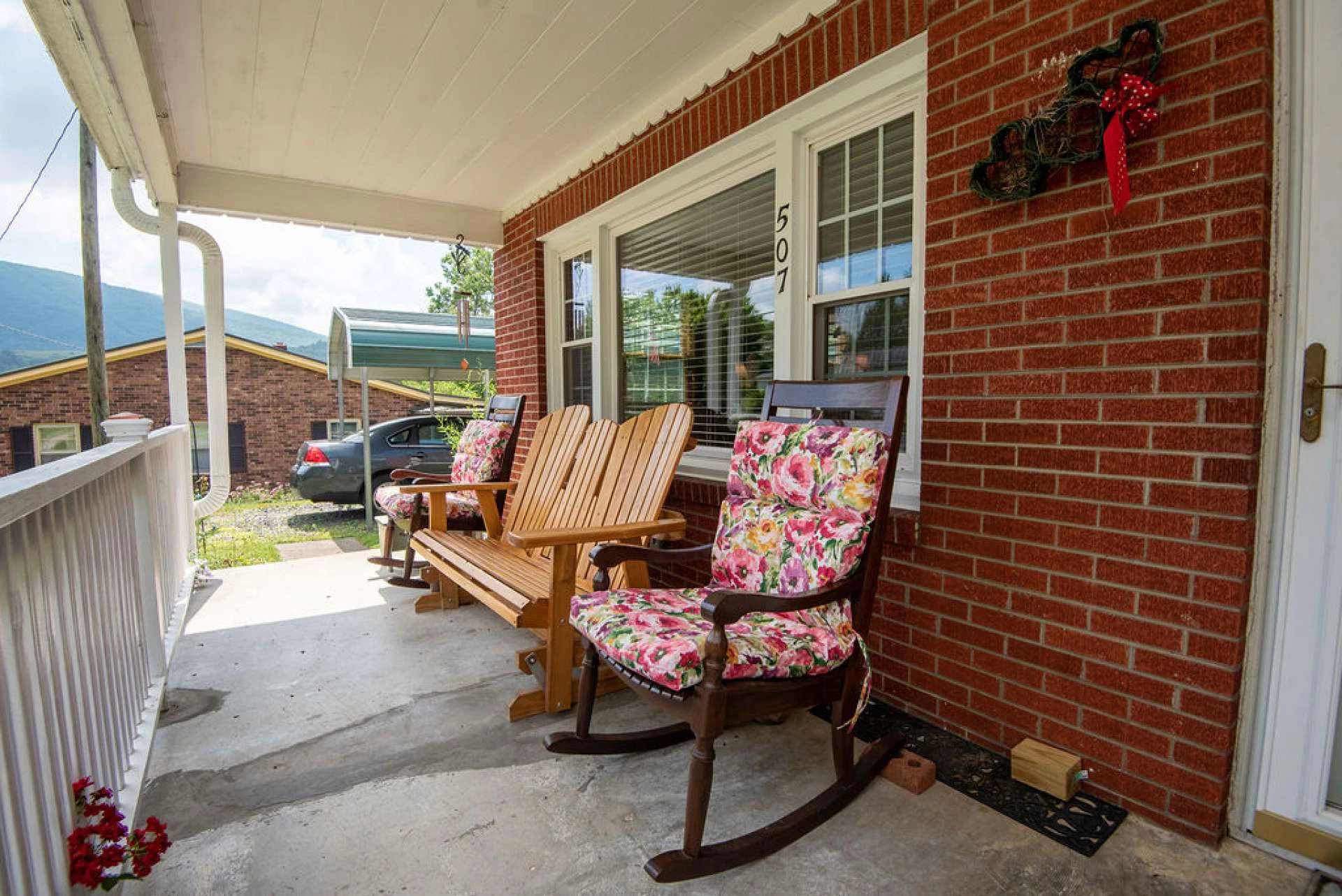 Image number 17 for the current listing