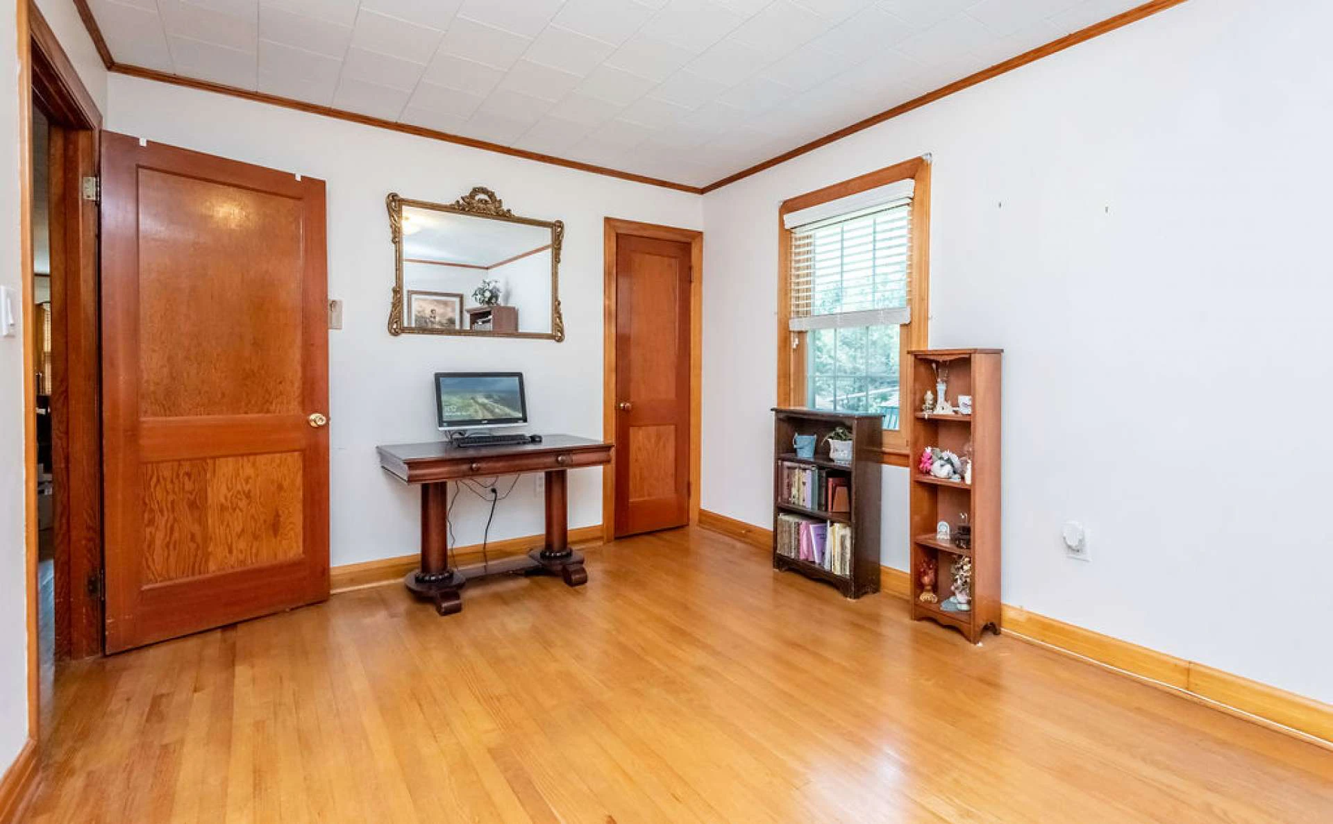 Image number 4 for the current listing