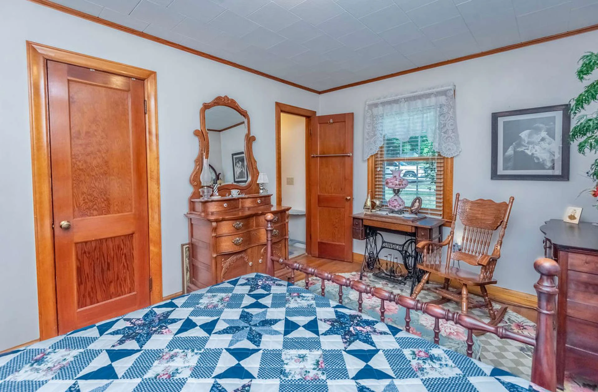 Image number 5 for the current listing