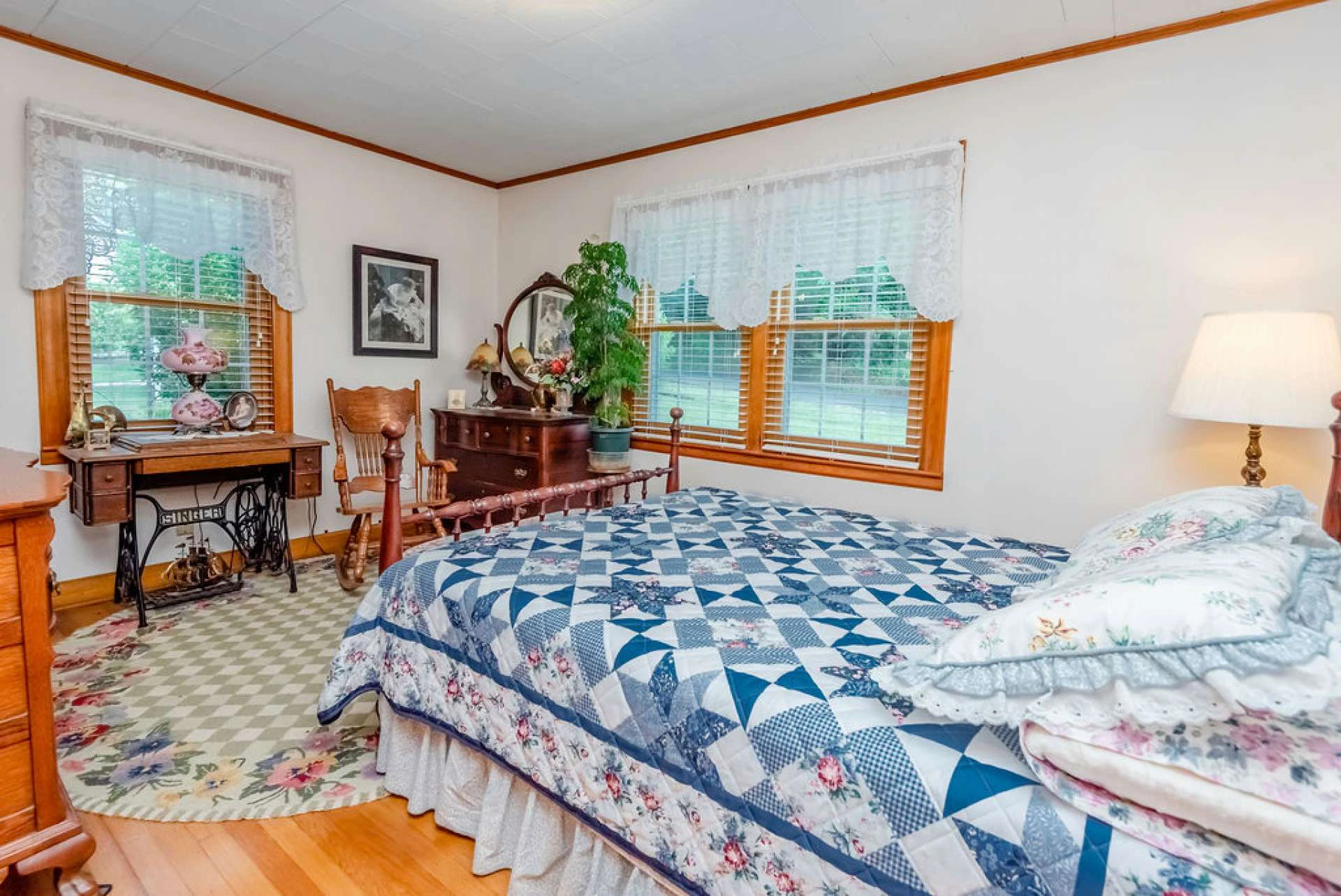 Image number 9 for the current listing