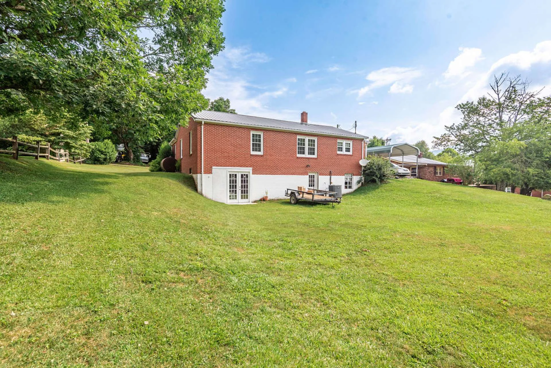 Image number 14 for the current listing