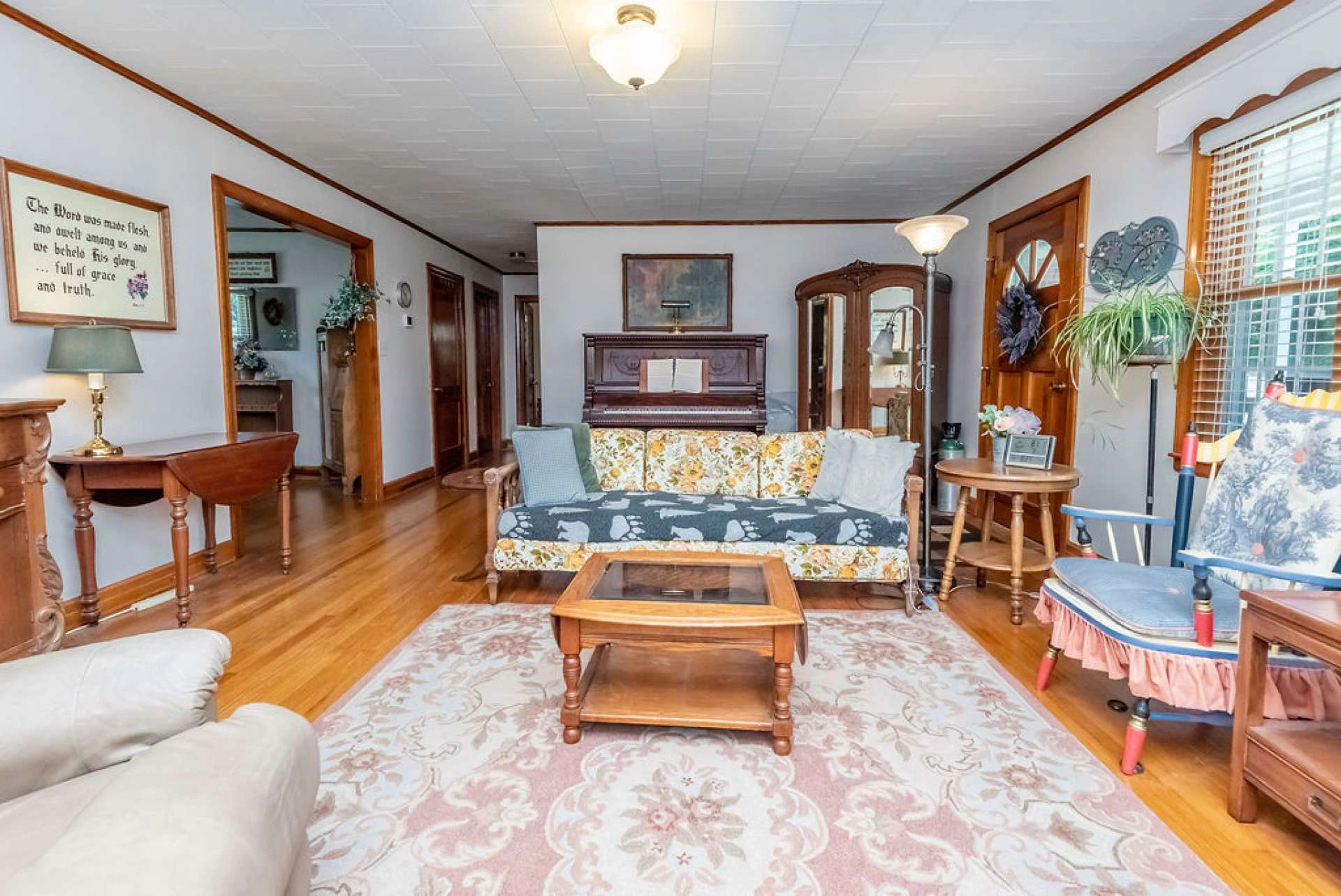 Image number 21 for the current listing