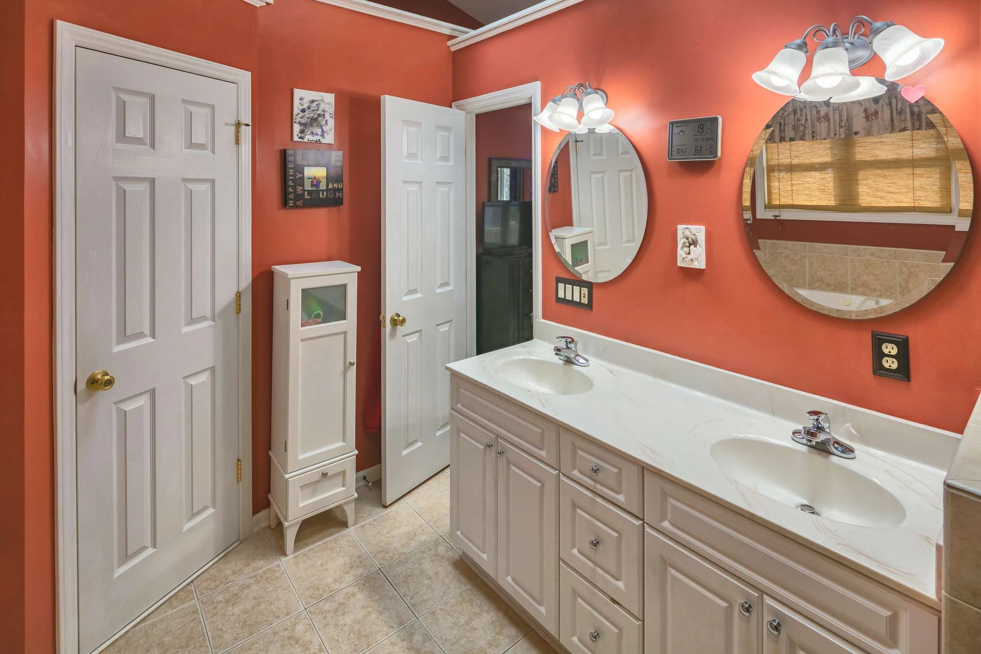 Image number 8 for the current listing