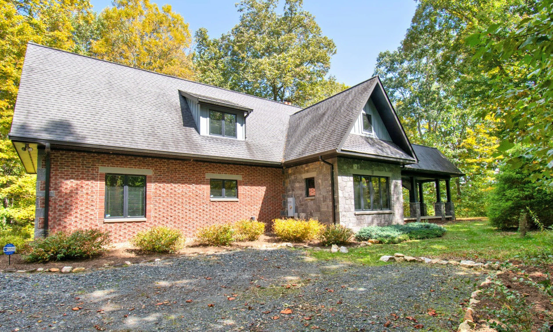 Image number 1 for the current listing