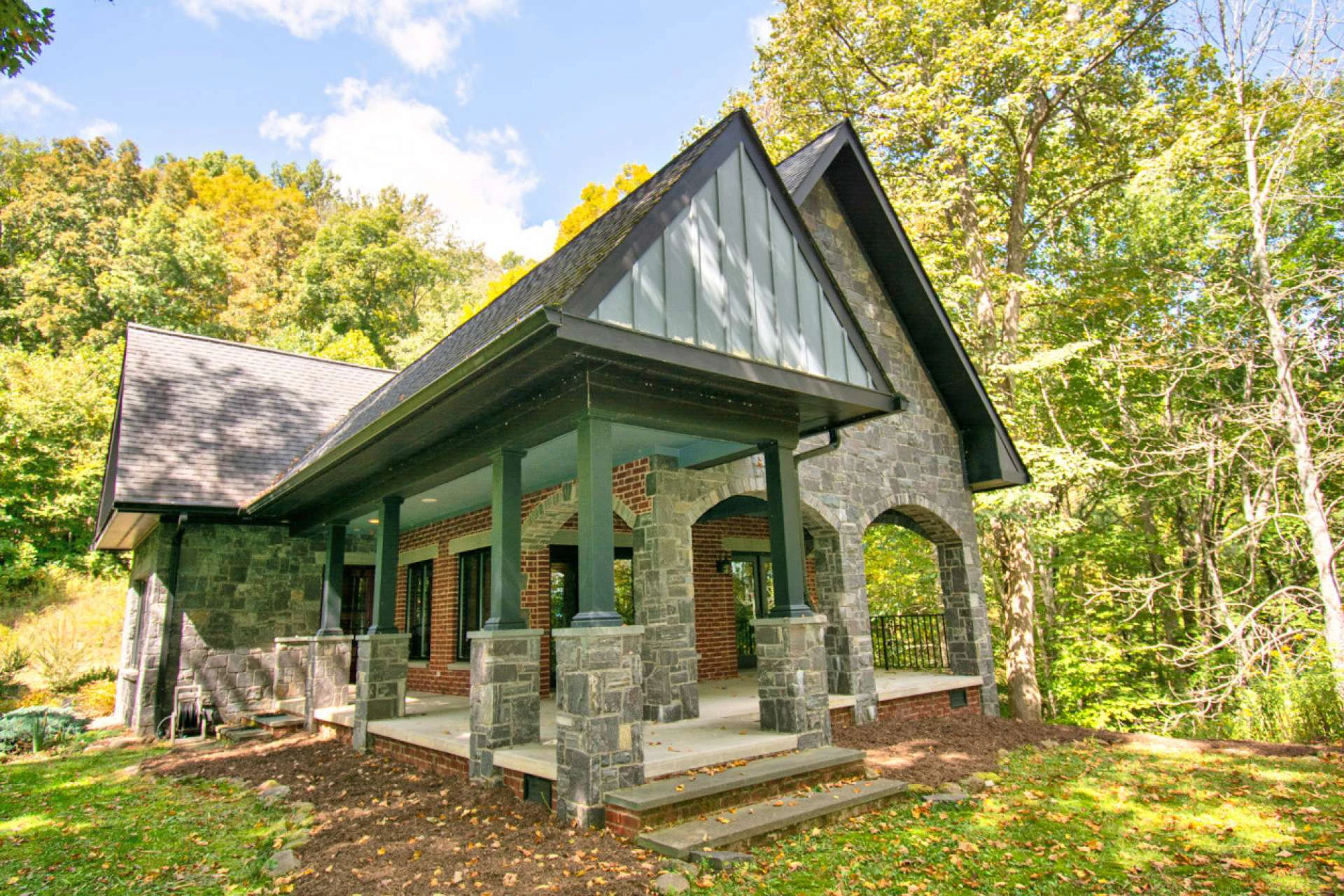 Image number 17 for the current listing
