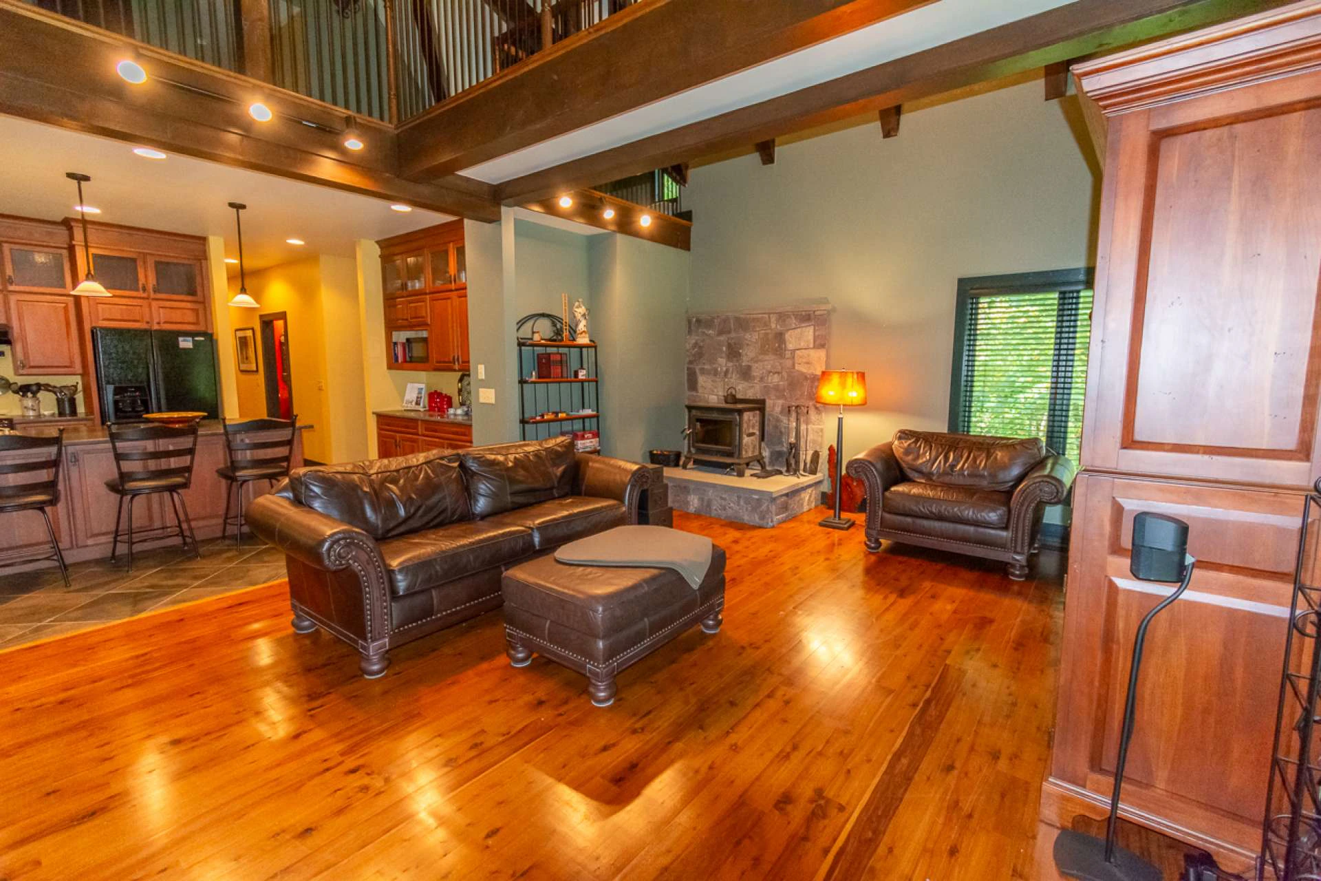 Image number 21 for the current listing