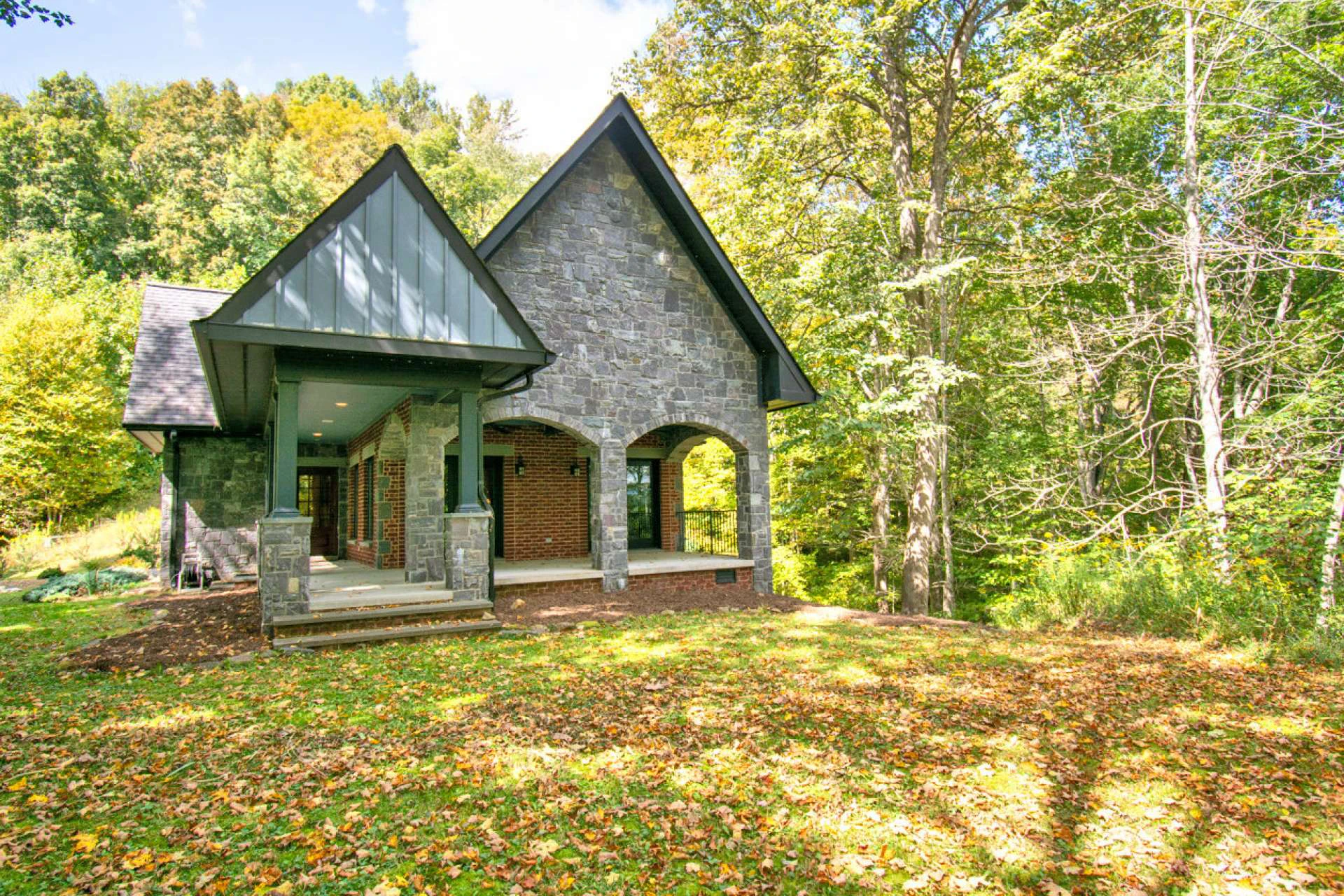 Image number 19 for the current listing