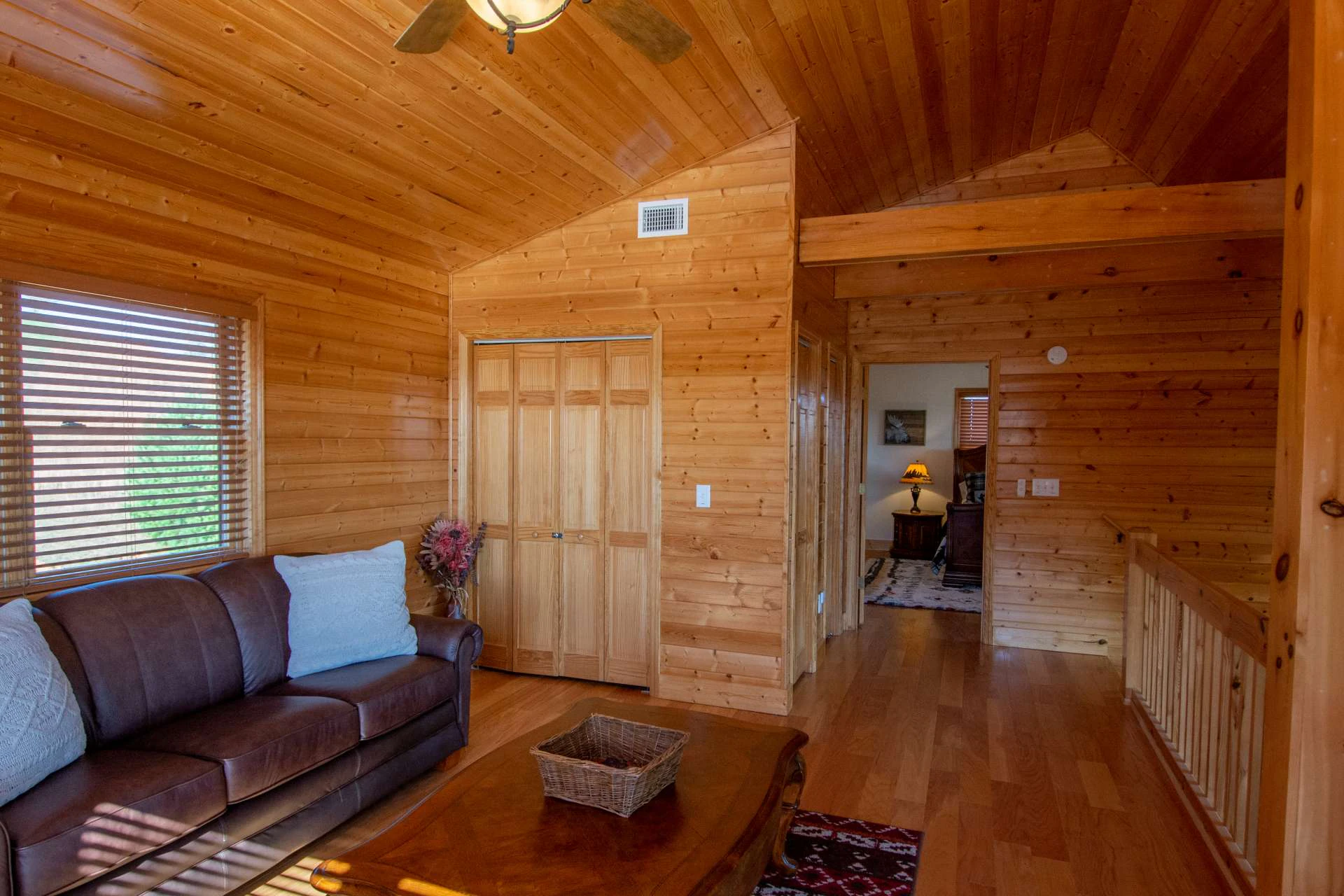 Image number 9 for the current listing