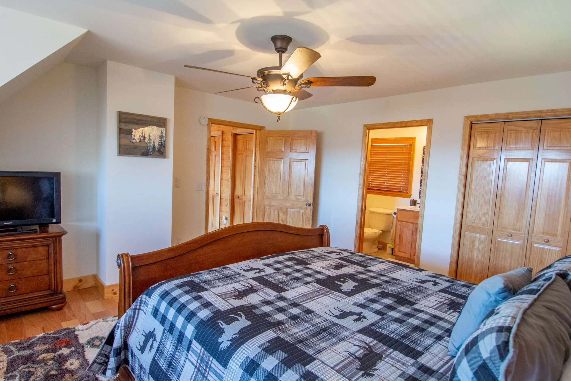 Image number 2 for the current listing