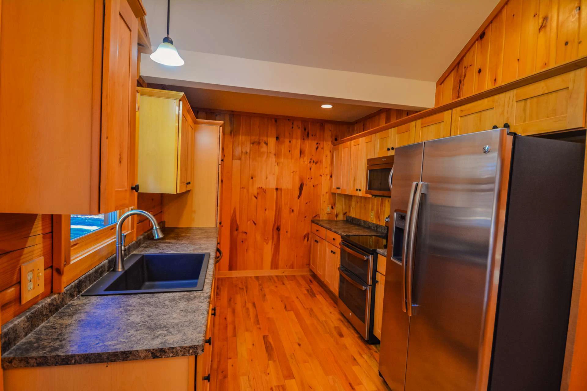 Image number 19 for the current listing