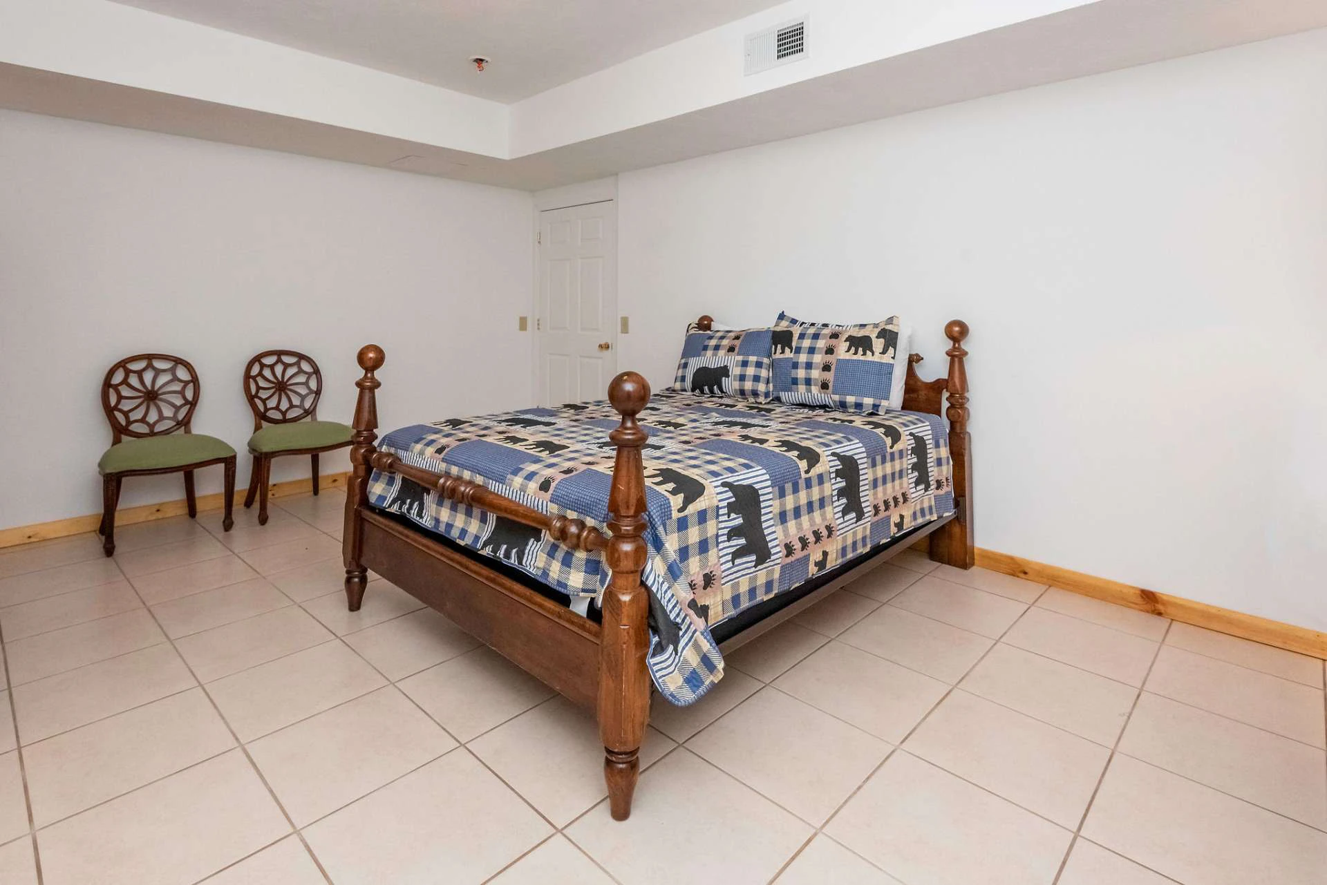 Image number 18 for the current listing