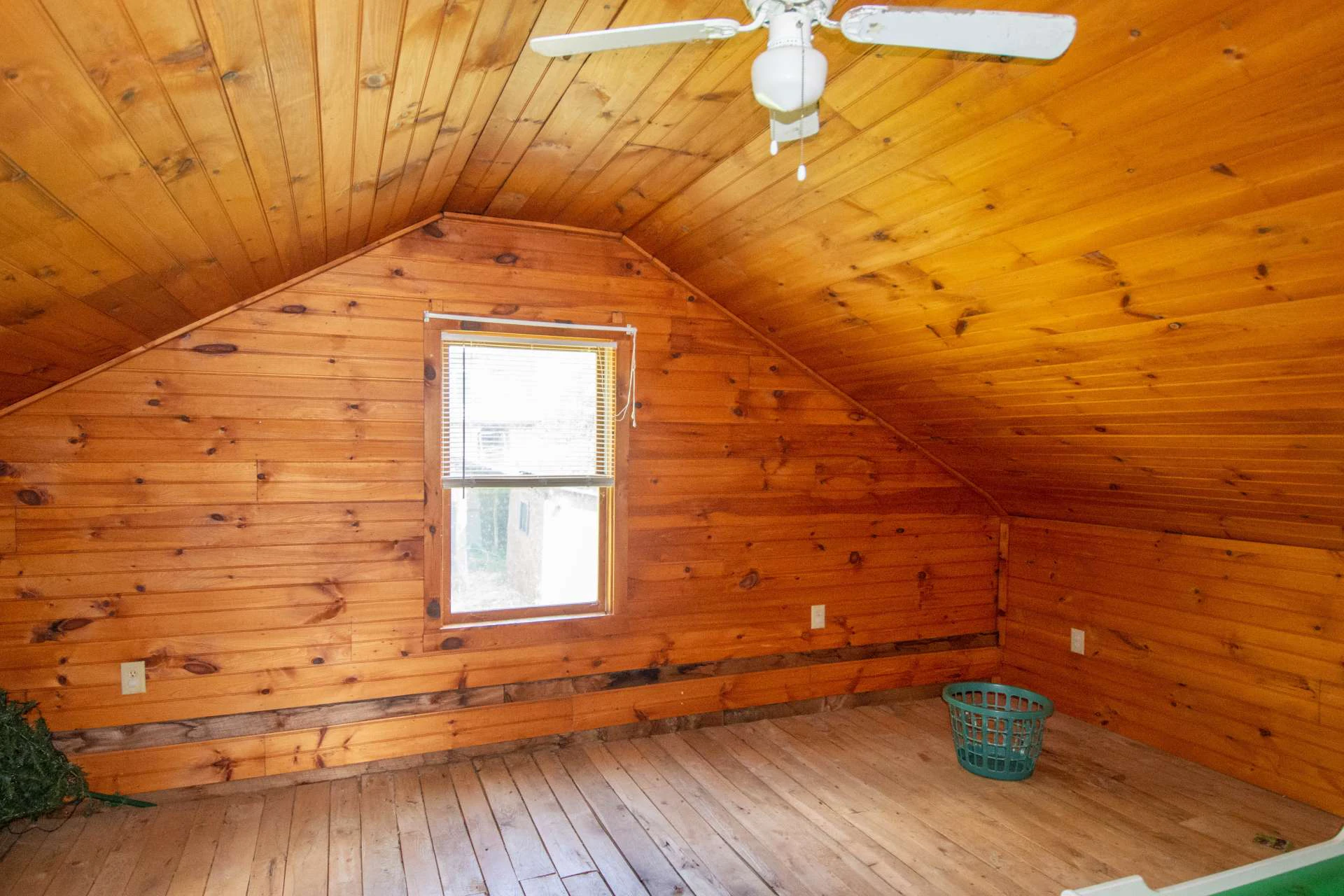 Image number 18 for the current listing