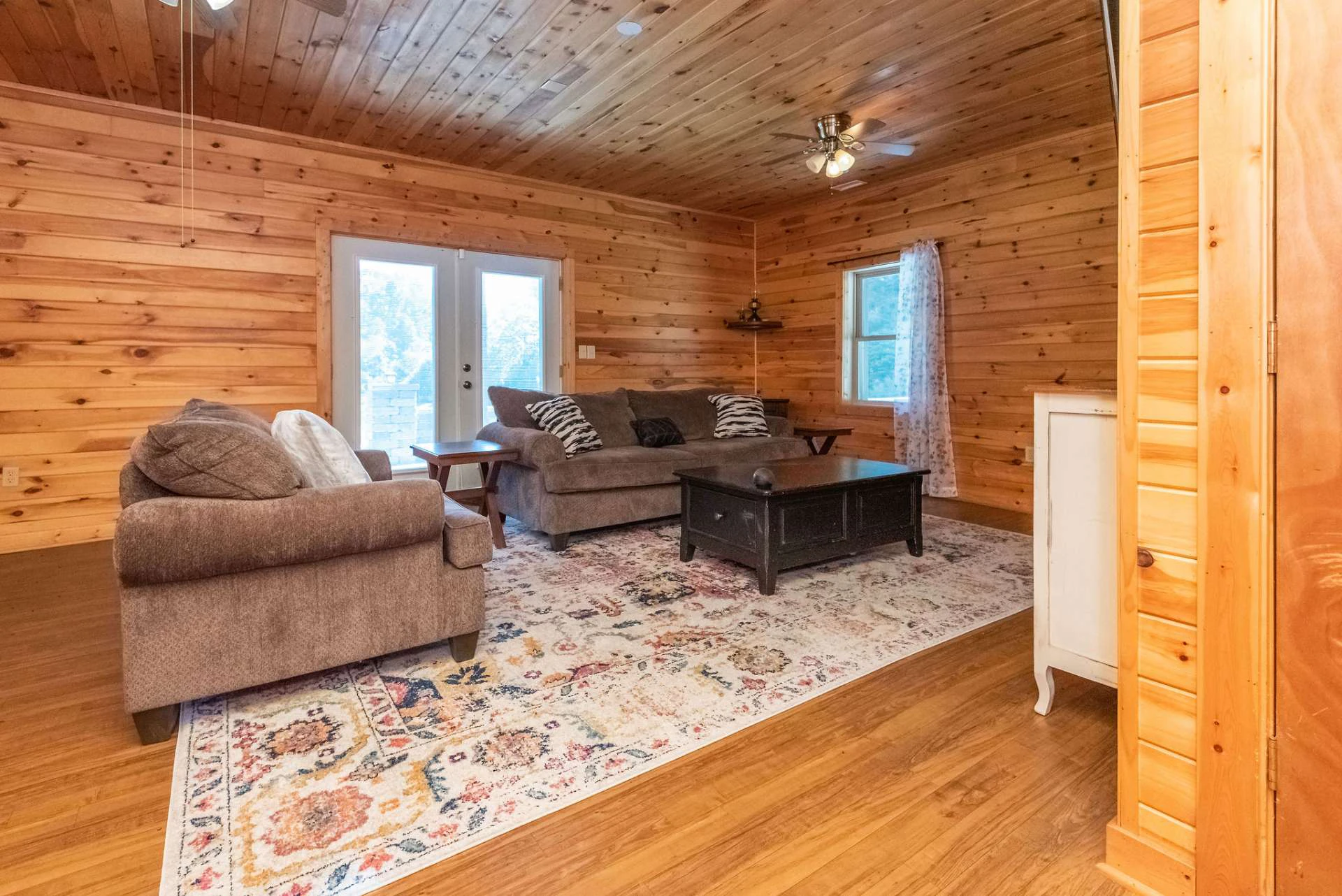 Image number 20 for the current listing