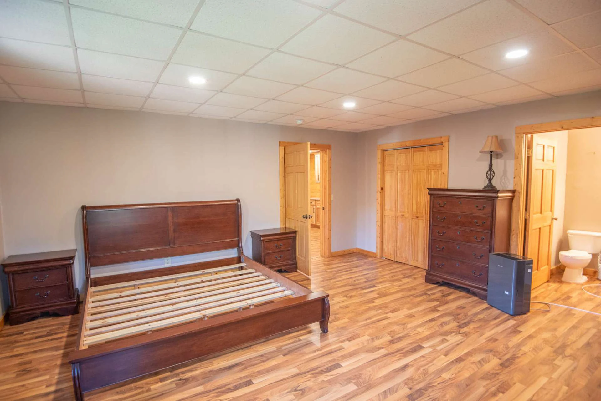 Image number 21 for the current listing