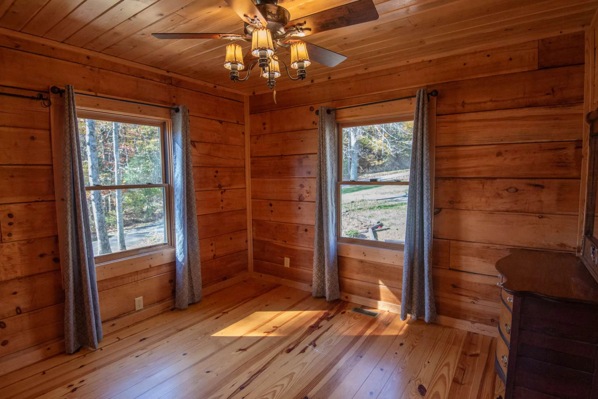 Image number 8 for the current listing