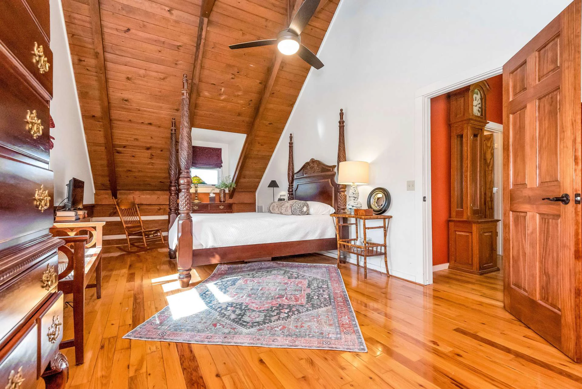 Image number 4 for the current listing