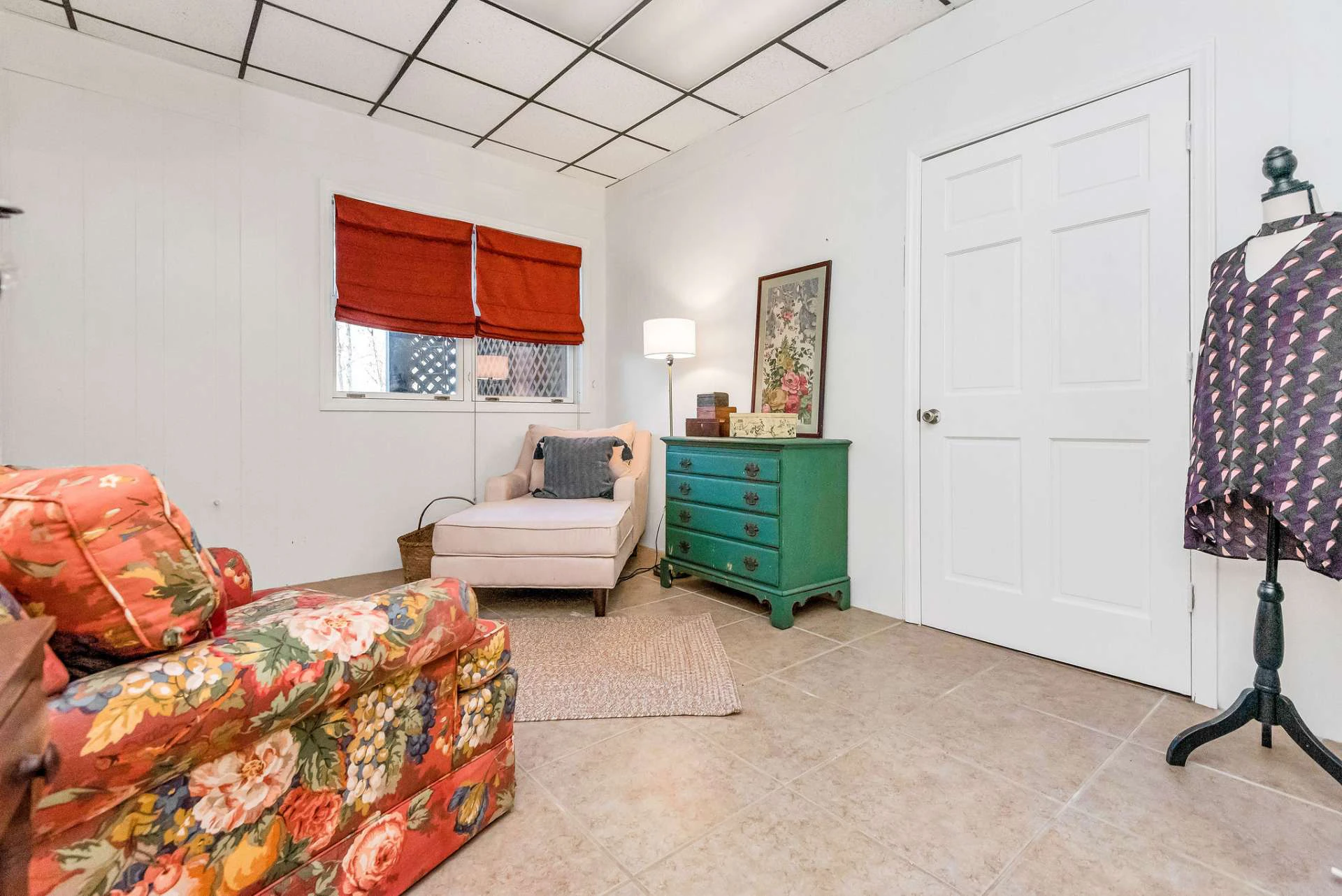 Image number 13 for the current listing