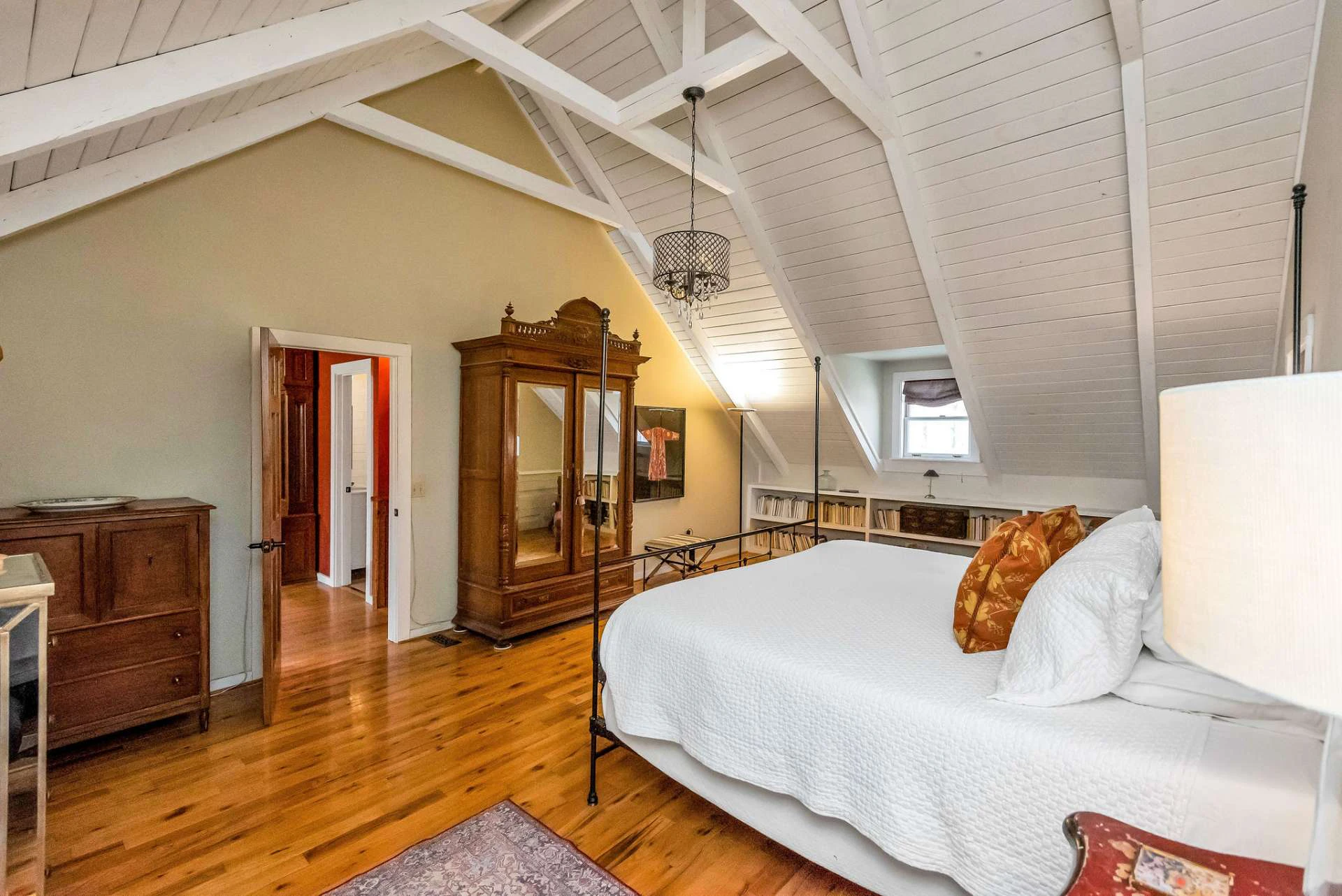 Image number 11 for the current listing