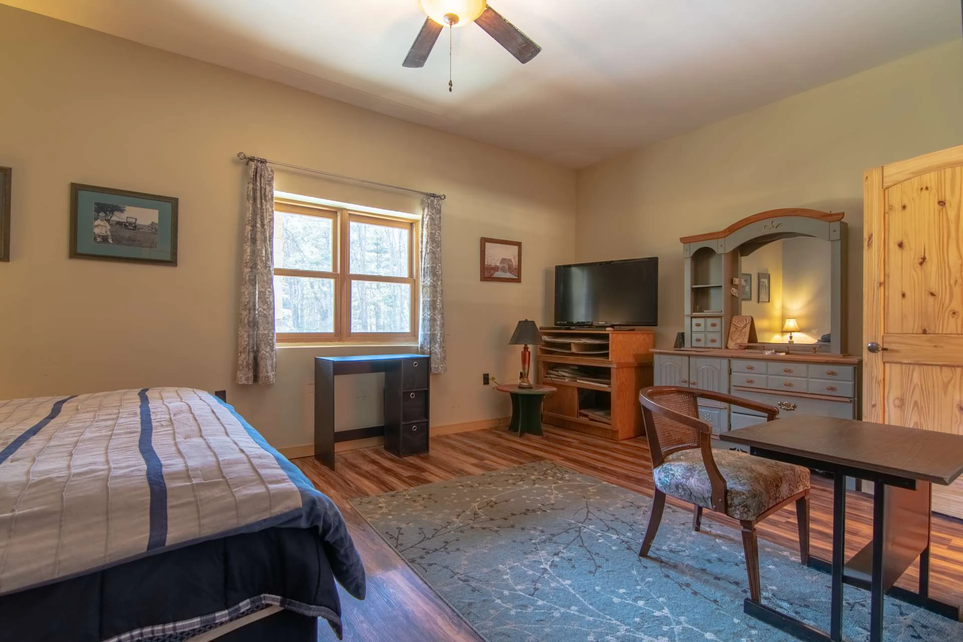 Image number 9 for the current listing