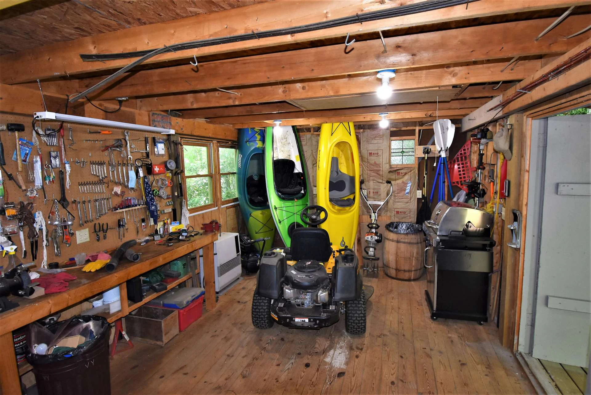 Image number 18 for the current listing