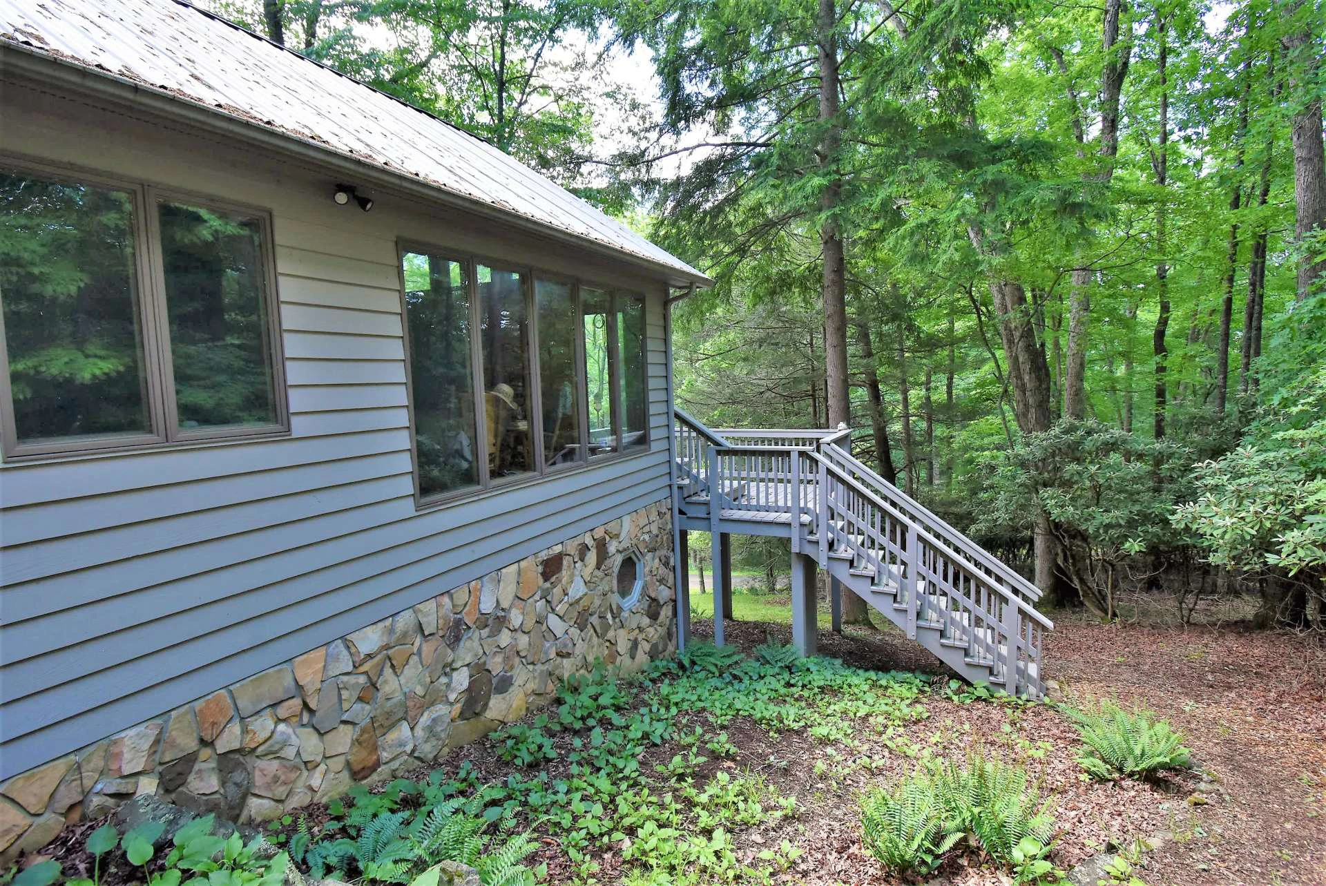 Image number 9 for the current listing
