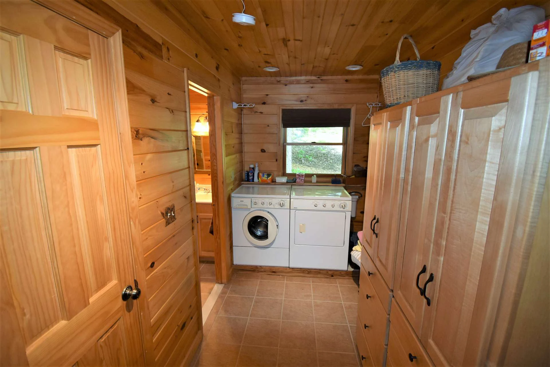 Image number 11 for the current listing