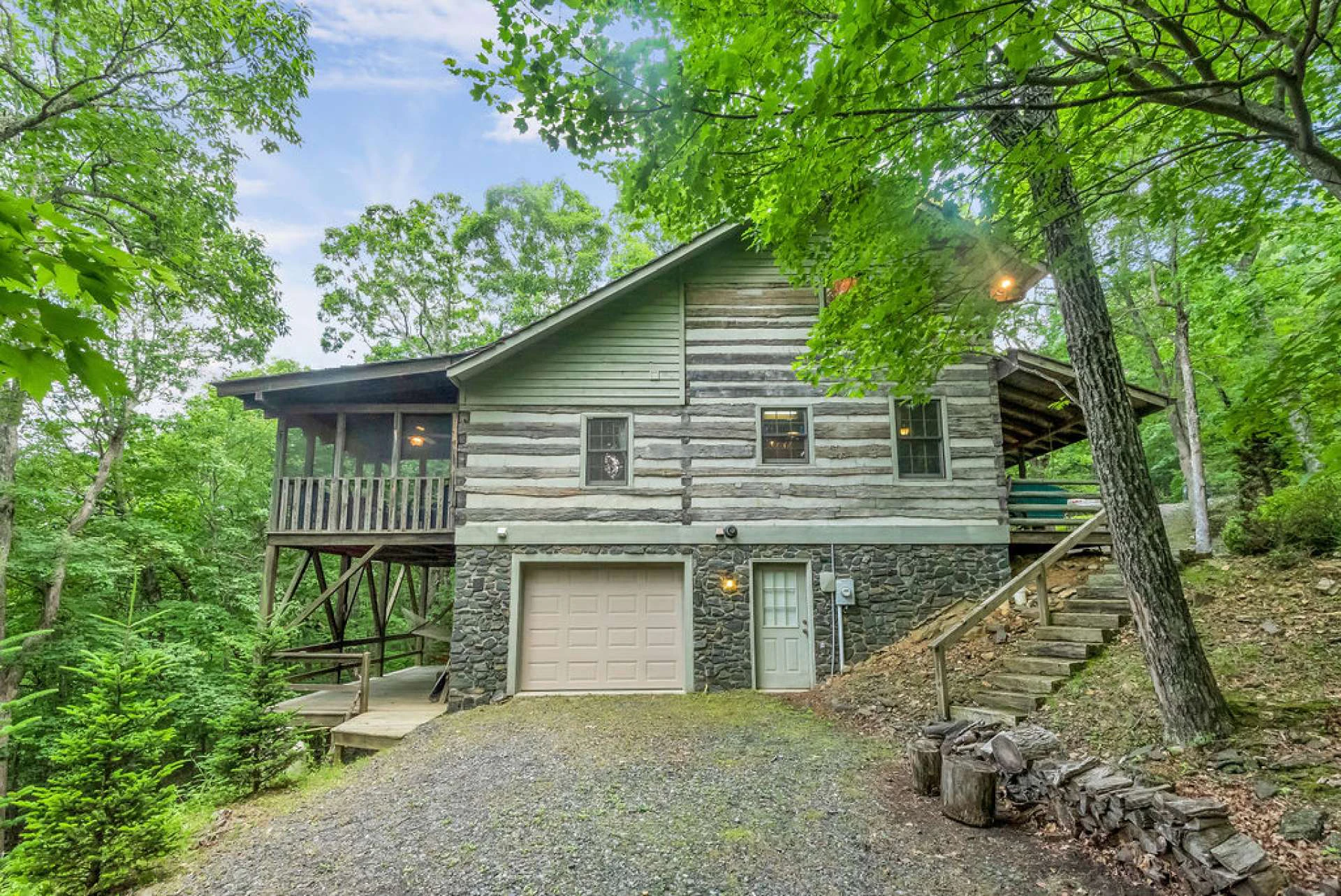 Image number 17 for the current listing
