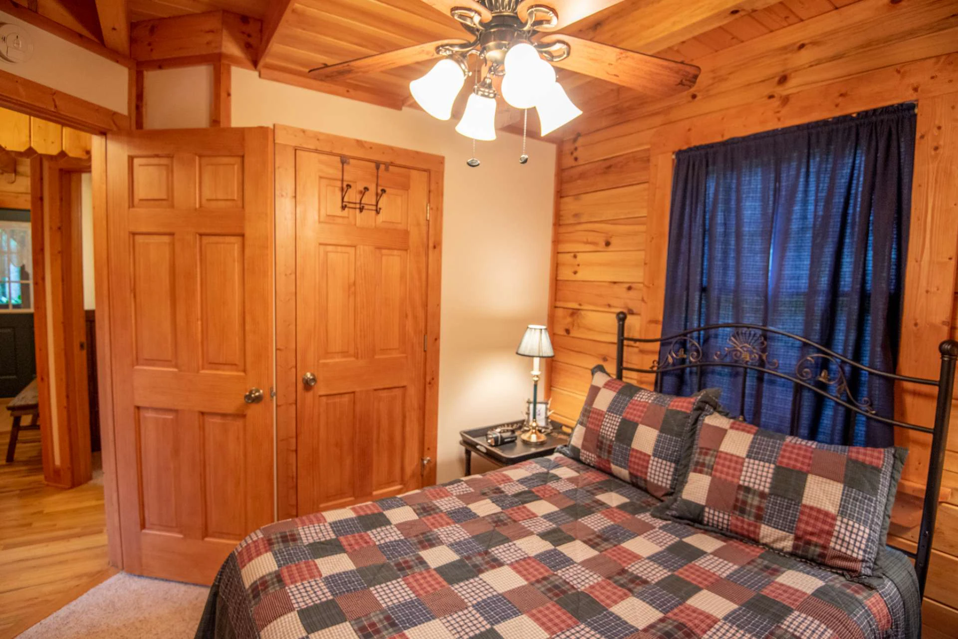 Image number 19 for the current listing