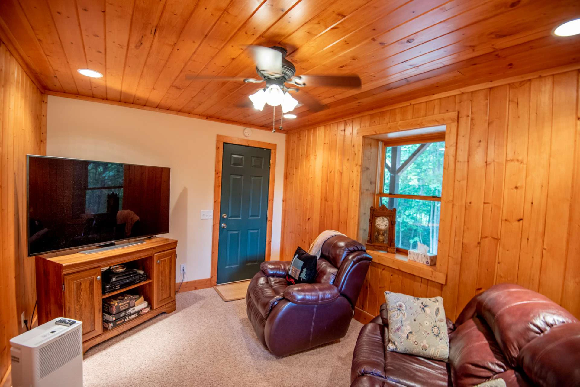 Image number 14 for the current listing