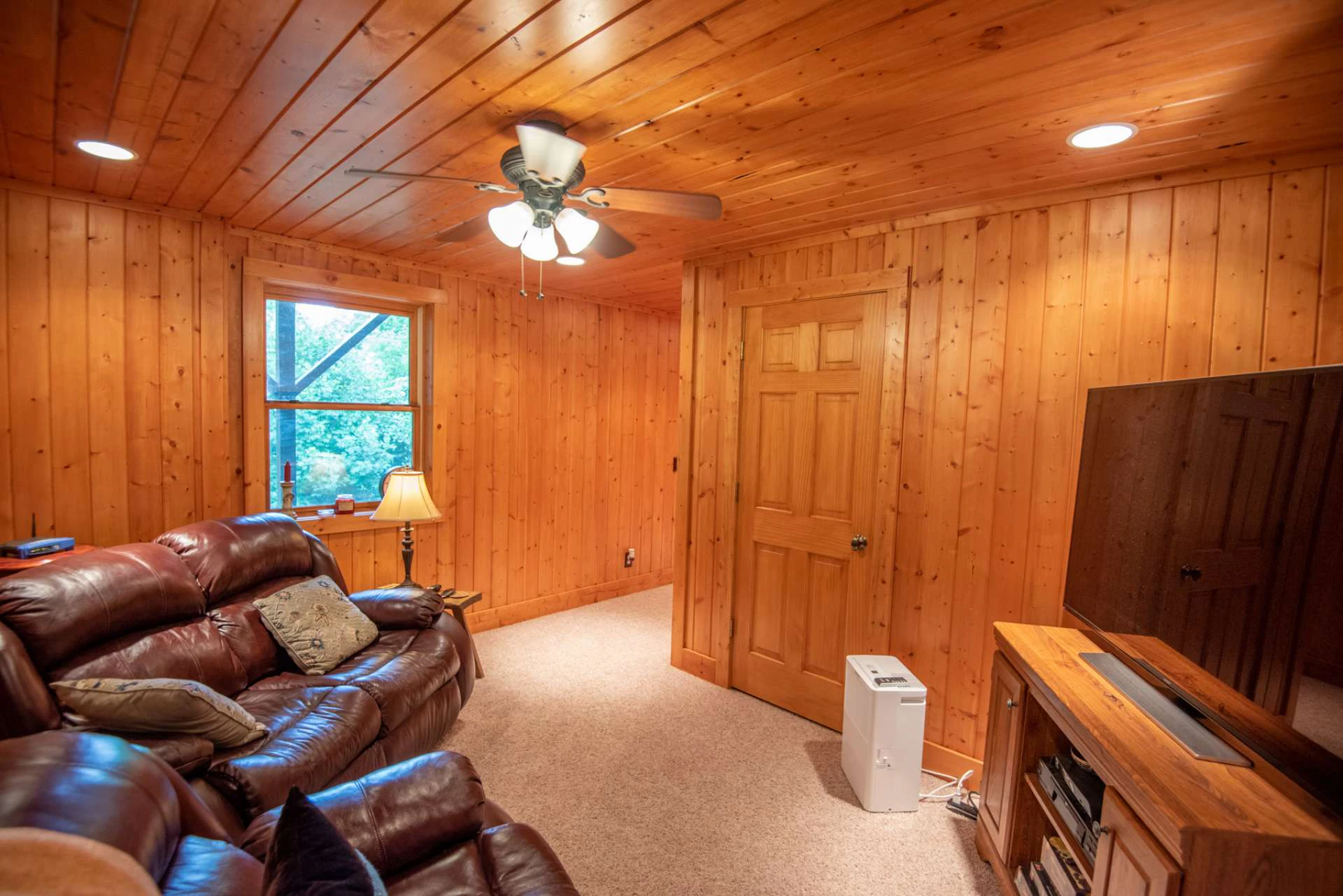 Image number 15 for the current listing