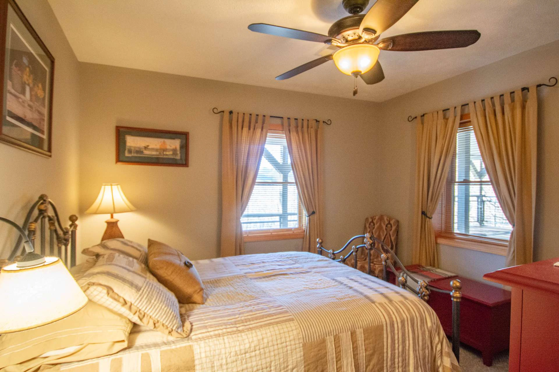Image number 2 for the current listing