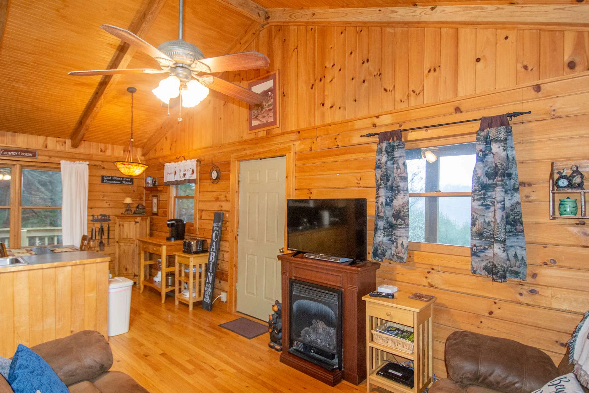Image number 21 for the current listing