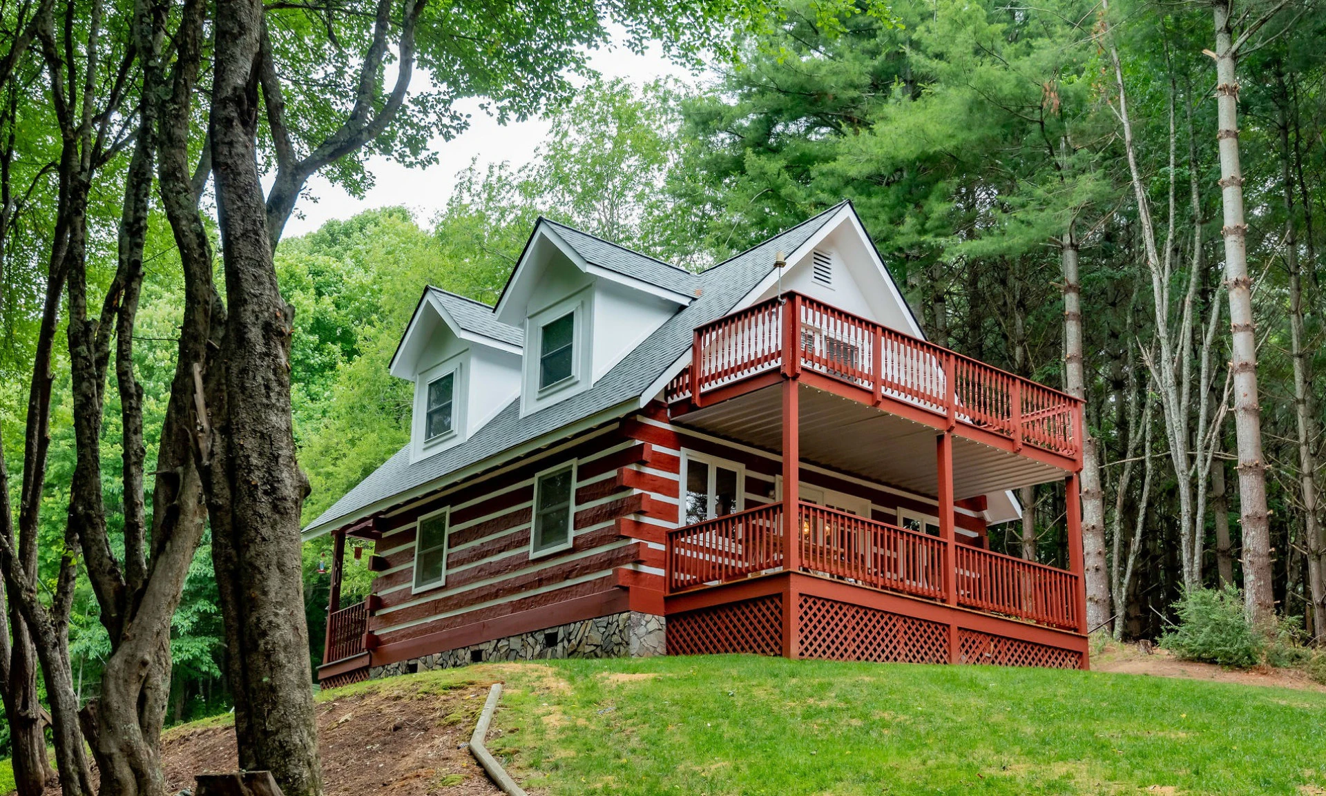 Image number 1 for the current listing