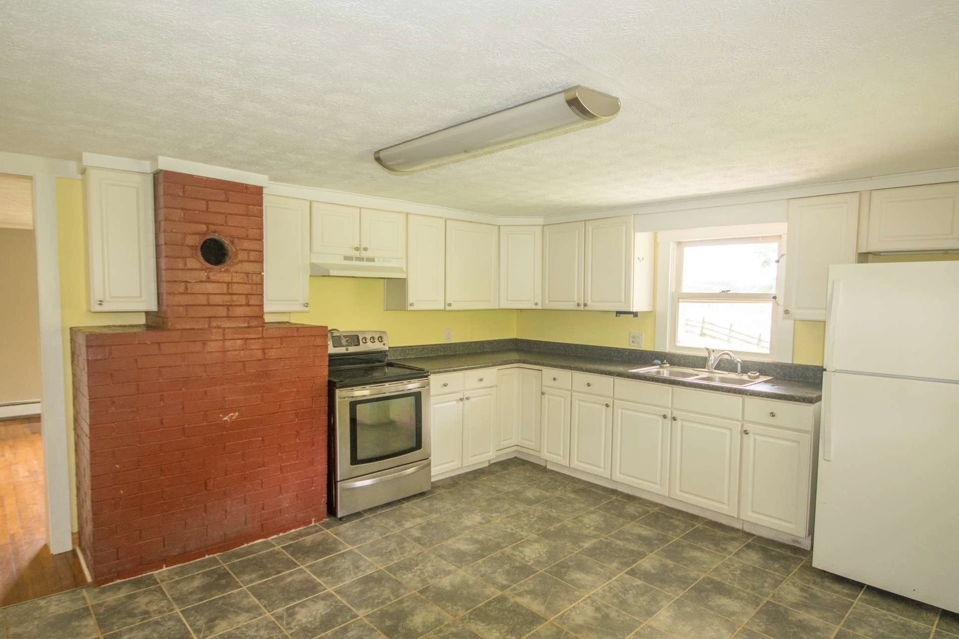 Image number 2 for the current listing