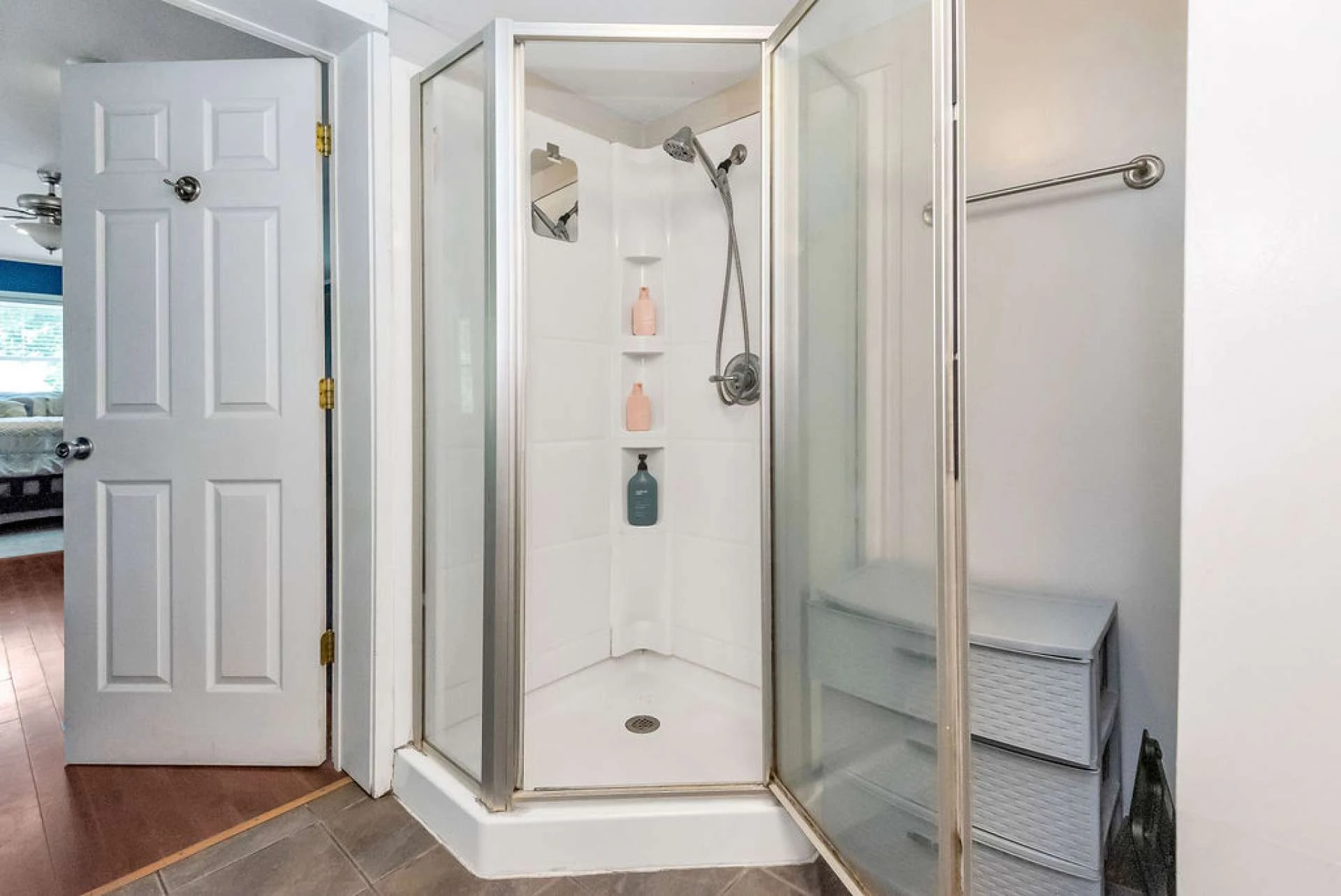 Image number 3 for the current listing