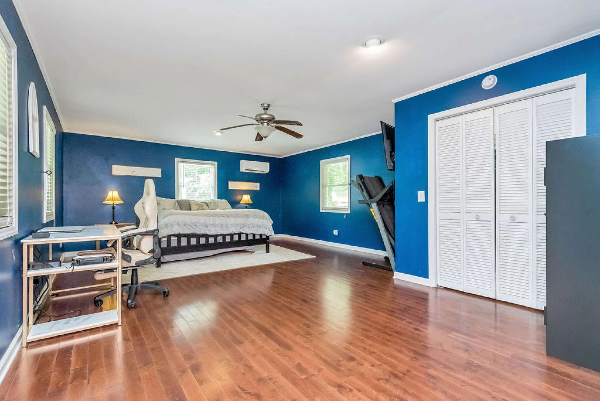 Image number 5 for the current listing