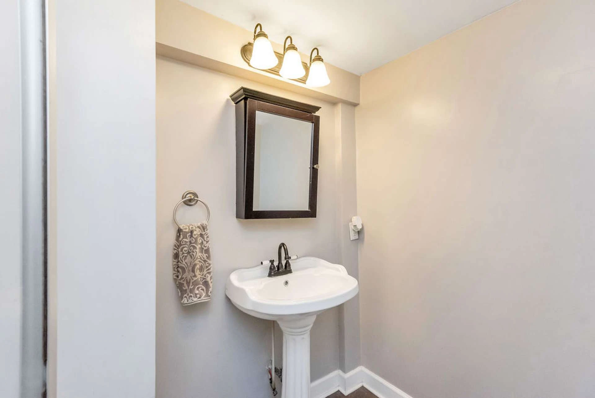 Image number 6 for the current listing