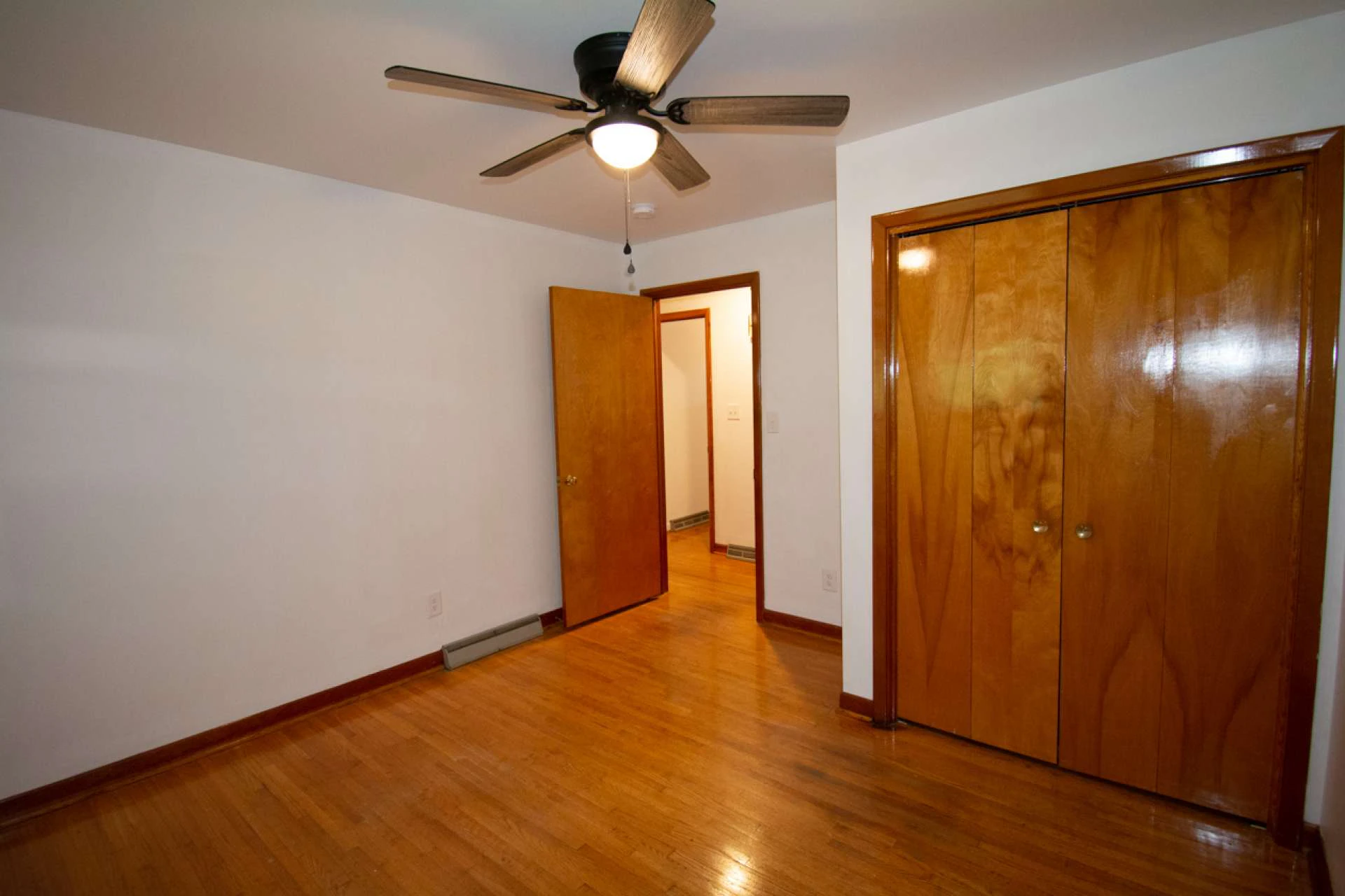 Image number 8 for the current listing