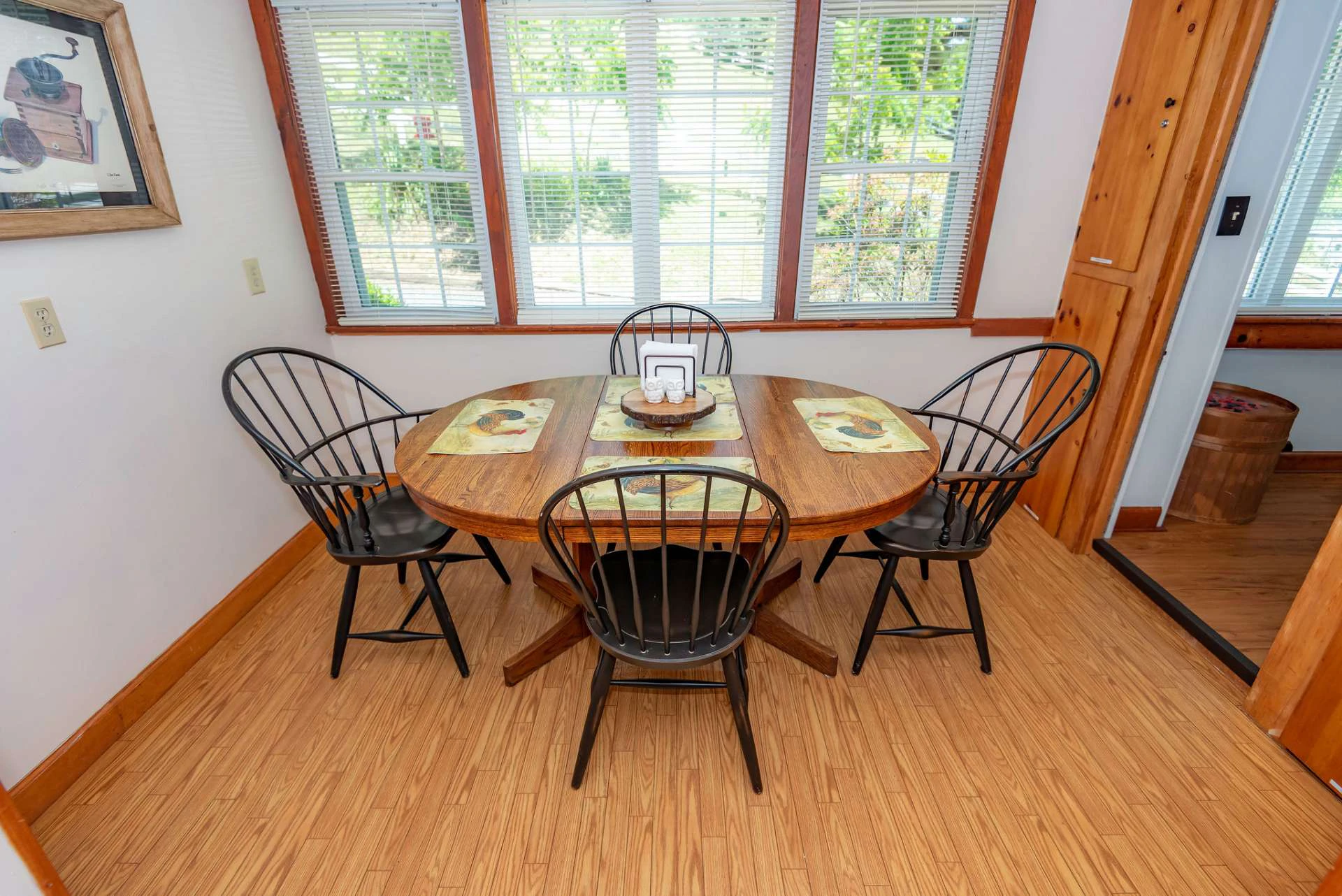Image number 9 for the current listing