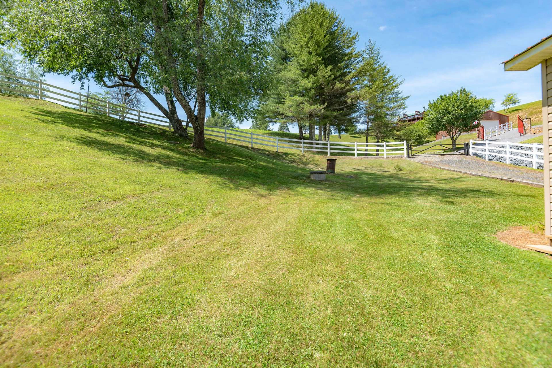 Image number 17 for the current listing