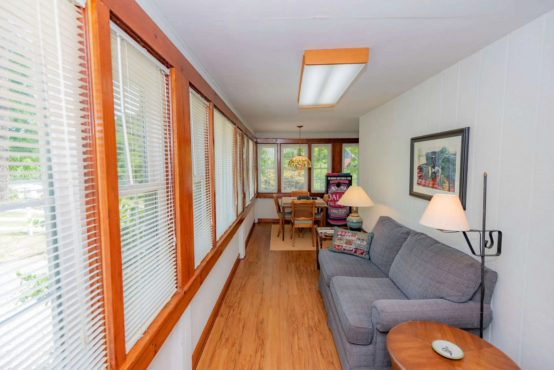 Image number 3 for the current listing