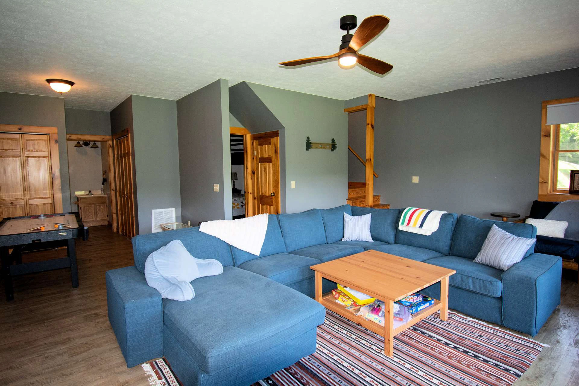 Image number 9 for the current listing