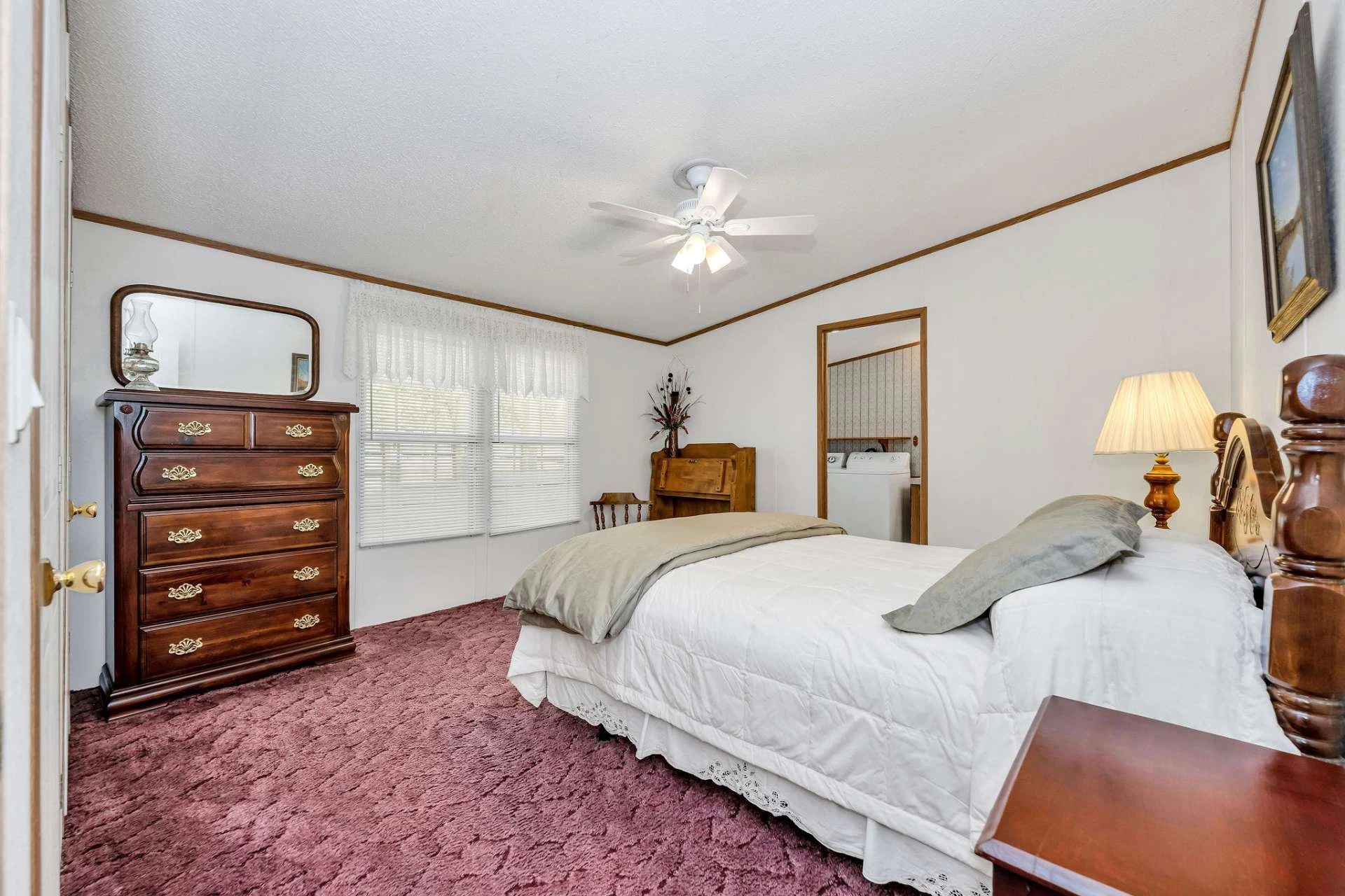 Image number 3 for the current listing
