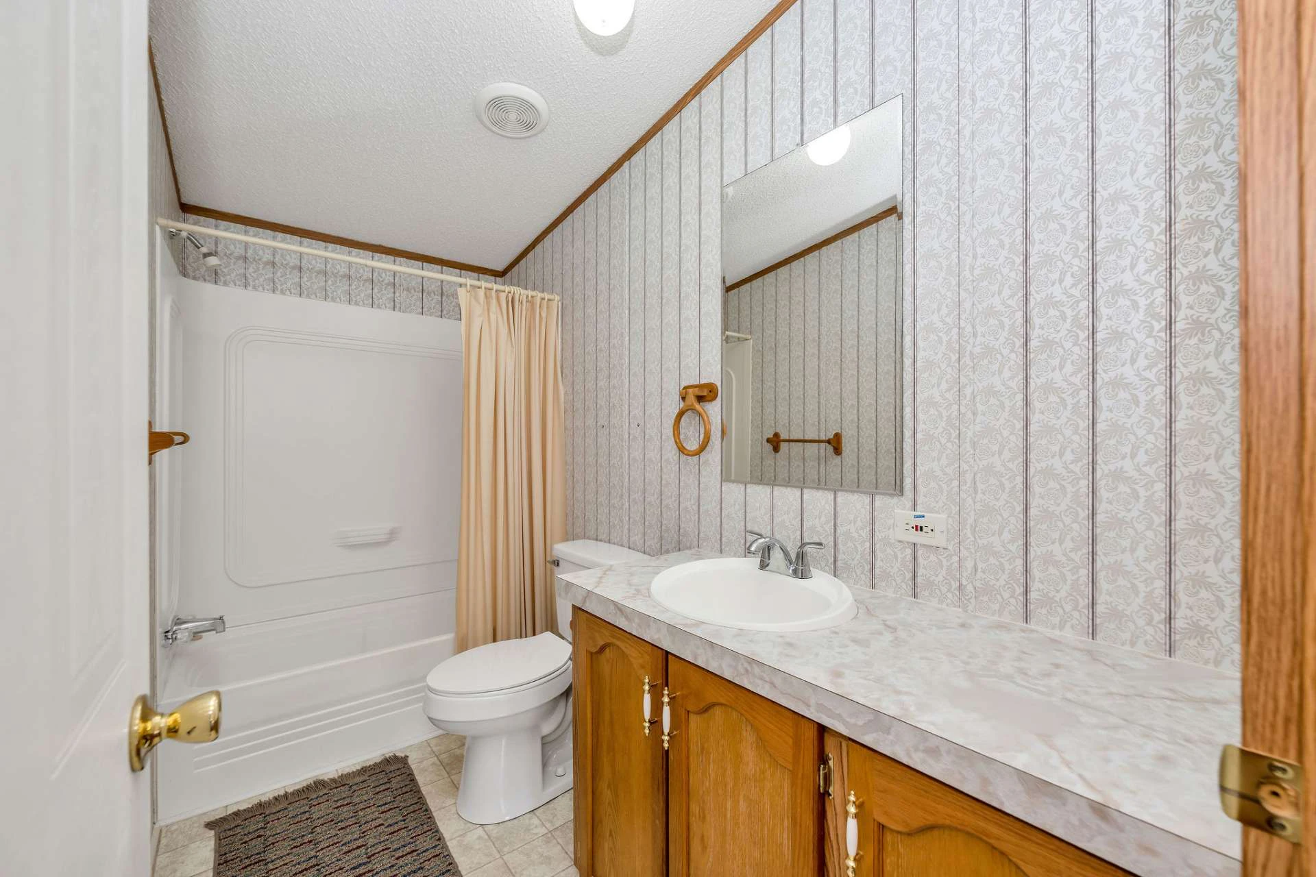 Image number 2 for the current listing
