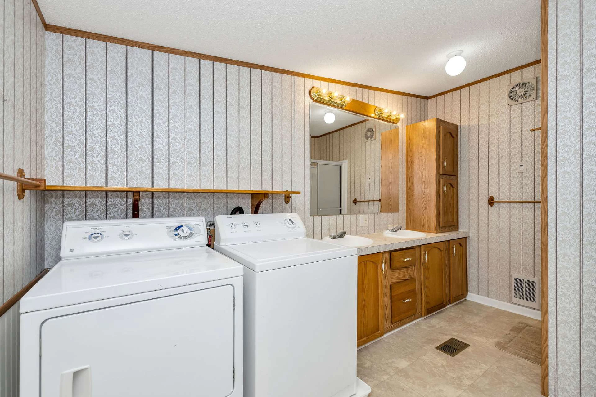 Image number 8 for the current listing