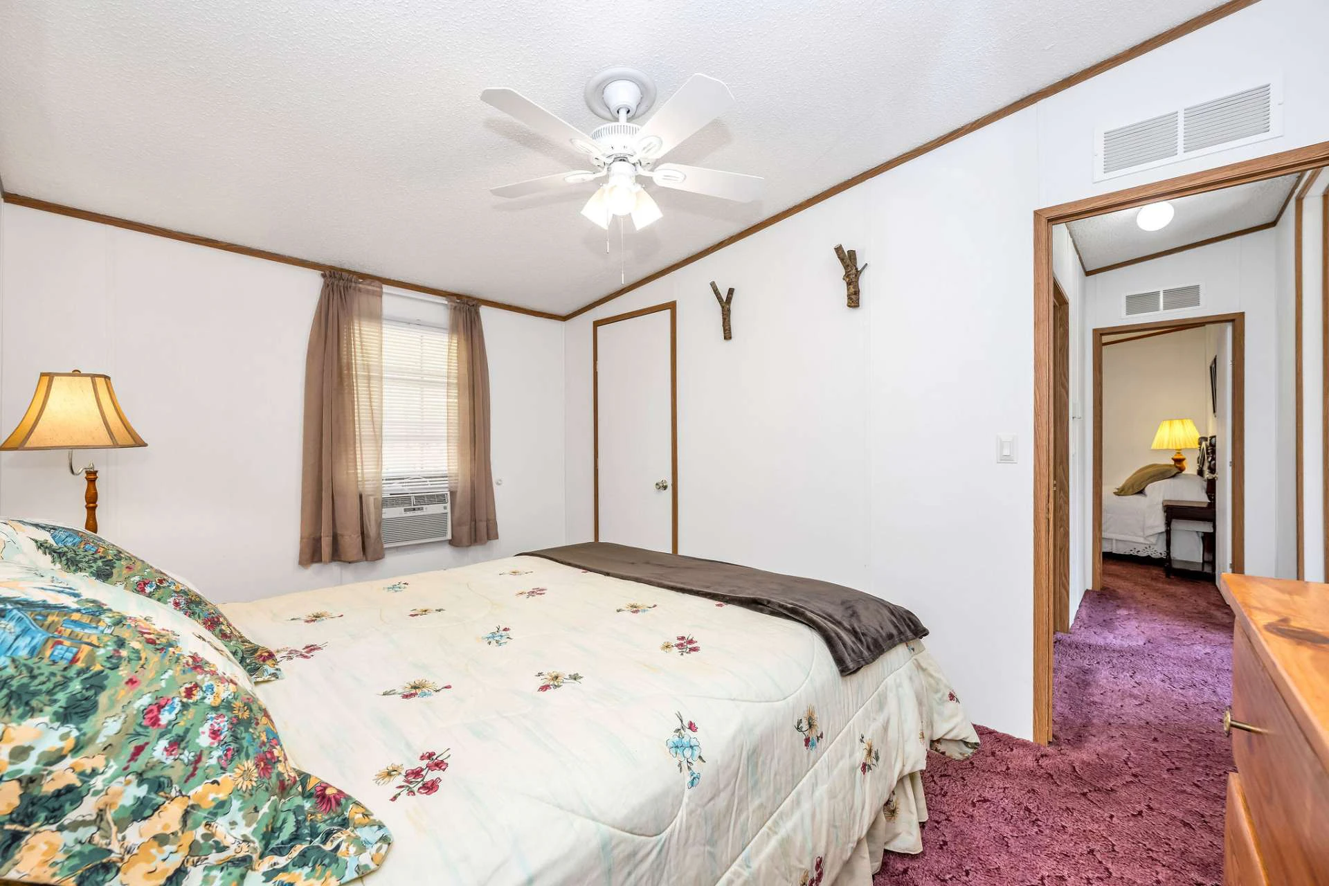Image number 11 for the current listing